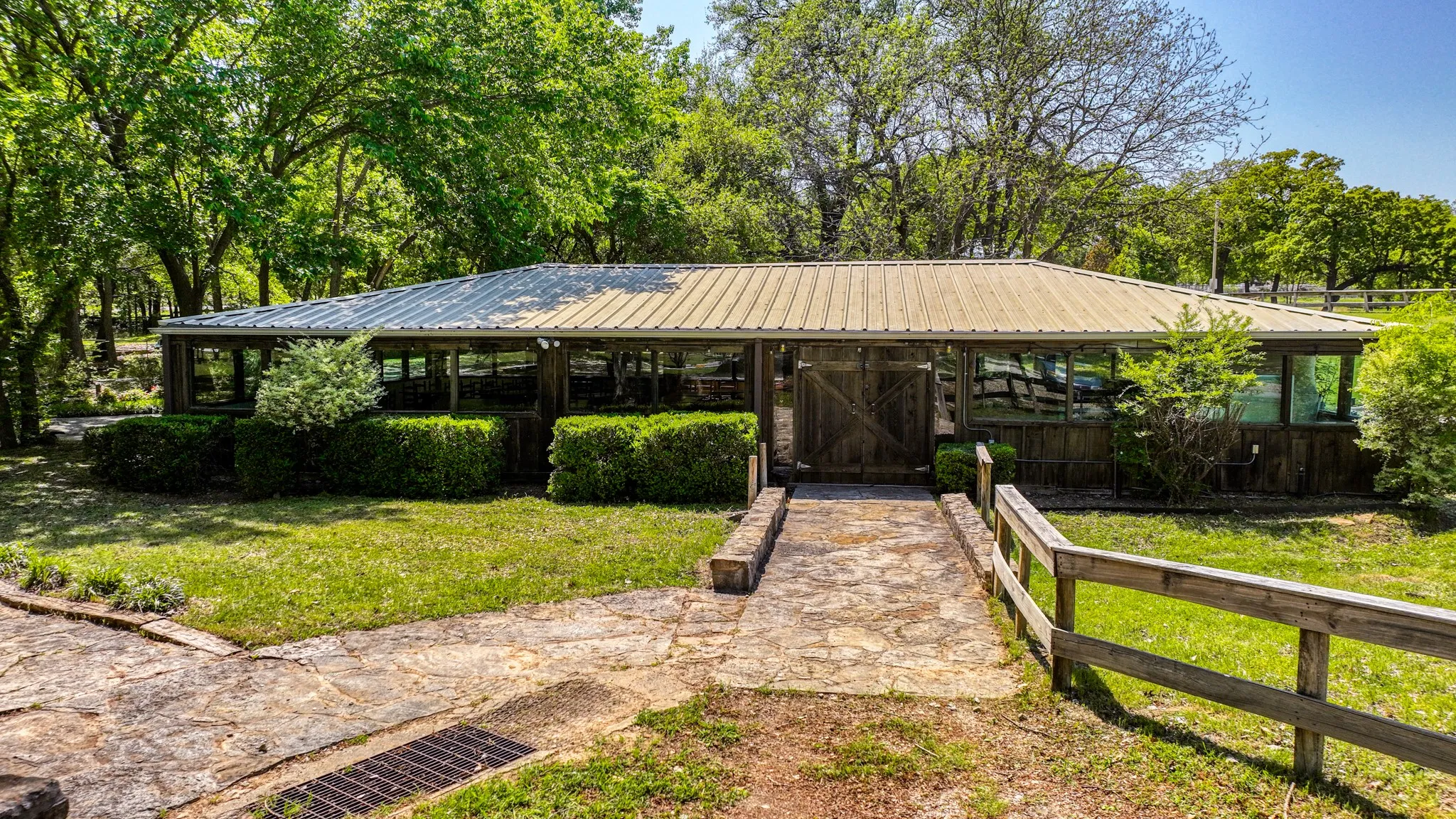 Business For Sale in Parker County , 3220 Mineral Wells Highway, Weatherford, Texas 76088, 0, 0, Garage spaces, 6,413 Sqft, built in 2010, Preowned, mls#20913348, Real Estate Agent in Weatherford, Homes For Sale in Parker county, Homes For Sale in Weatherford, Realtor in Weatherford Texas, Real Estate Brokerage Independent Realty Texas, Luminita Cordes Realtor