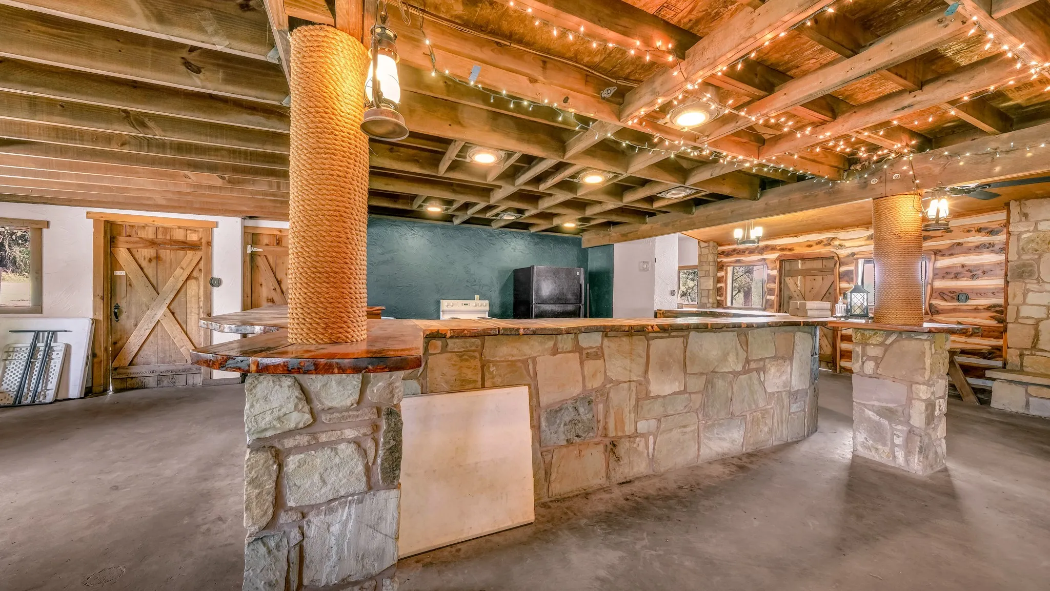 Business For Sale in Parker County , 3220 Mineral Wells Highway, Weatherford, Texas 76088, 0, 0, Garage spaces, 6,413 Sqft, built in 2010, Preowned, mls#20913348, Real Estate Agent in Weatherford, Homes For Sale in Parker county, Homes For Sale in Weatherford, Realtor in Weatherford Texas, Real Estate Brokerage Independent Realty Texas, Luminita Cordes Realtor