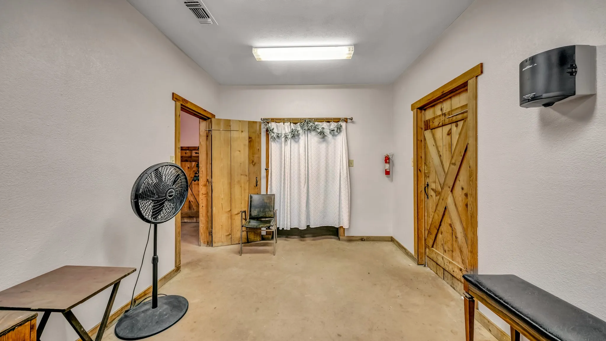 Business For Sale in Parker County , 3220 Mineral Wells Highway, Weatherford, Texas 76088, 0, 0, Garage spaces, 6,413 Sqft, built in 2010, Preowned, mls#20913348, Real Estate Agent in Weatherford, Homes For Sale in Parker county, Homes For Sale in Weatherford, Realtor in Weatherford Texas, Real Estate Brokerage Independent Realty Texas, Luminita Cordes Realtor