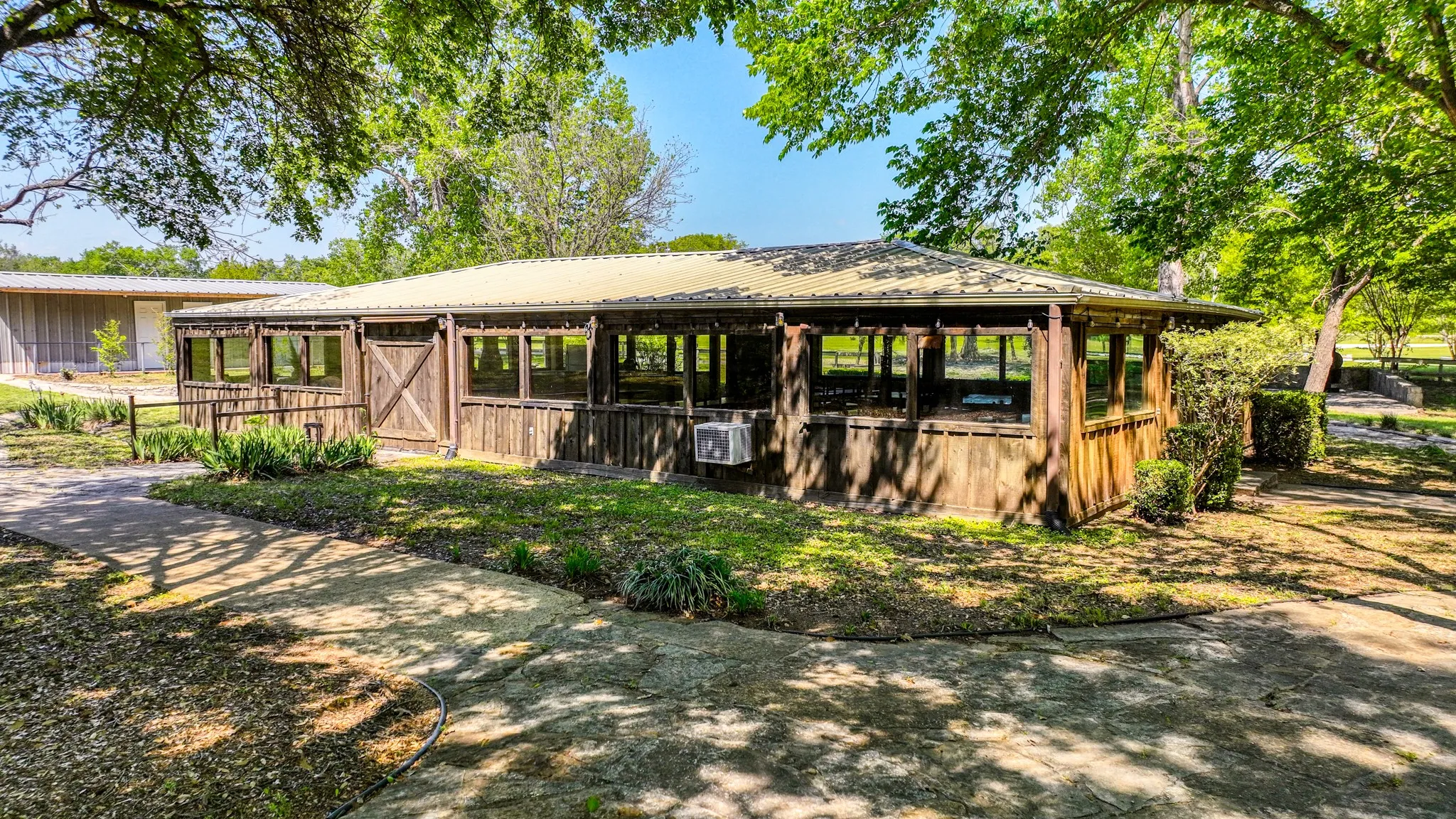 Business For Sale in Parker County , 3220 Mineral Wells Highway, Weatherford, Texas 76088, 0, 0, Garage spaces, 6,413 Sqft, built in 2010, Preowned, mls#20913348, Real Estate Agent in Weatherford, Homes For Sale in Parker county, Homes For Sale in Weatherford, Realtor in Weatherford Texas, Real Estate Brokerage Independent Realty Texas, Luminita Cordes Realtor