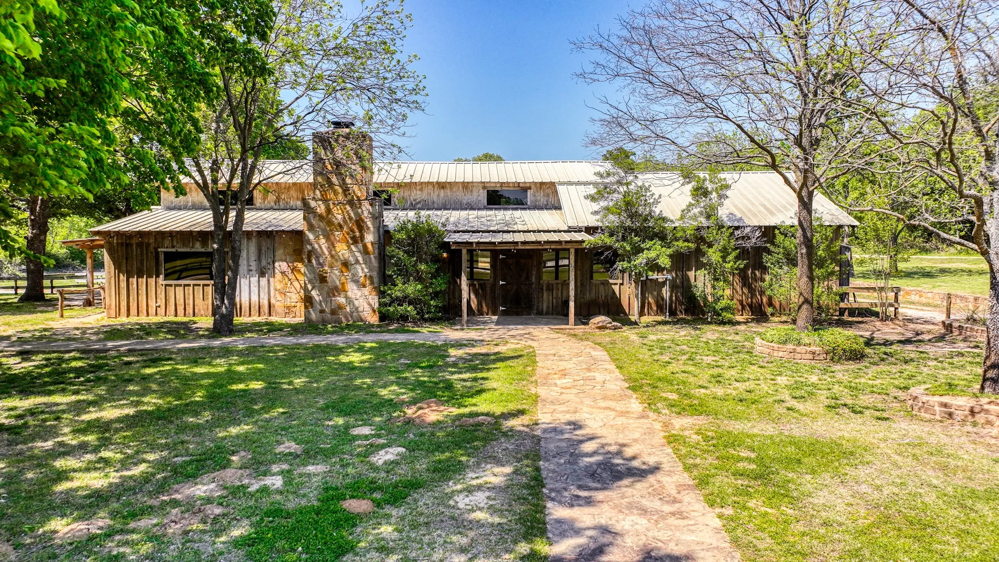 Business For Sale in Parker County , 3220 Mineral Wells Highway, Weatherford, Texas 76088, 0, 0, Garage spaces, 6,413 Sqft, built in 2010, Preowned, mls#20913348, Real Estate Agent in Weatherford, Homes For Sale in Parker county, Homes For Sale in Weatherford, Realtor in Weatherford Texas, Real Estate Brokerage Independent Realty Texas, Luminita Cordes Realtor