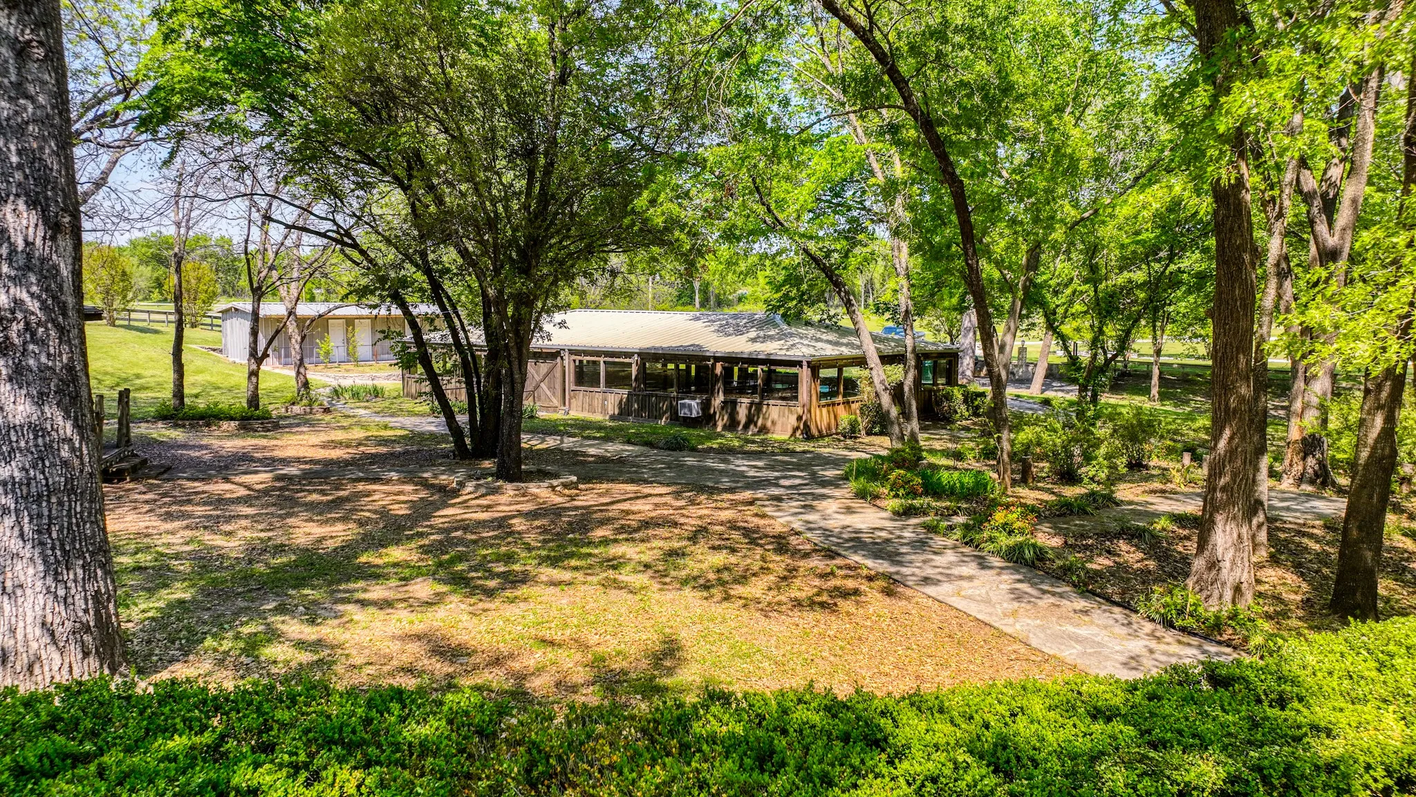 Business For Sale in Parker County , 3220 Mineral Wells Highway, Weatherford, Texas 76088, 0, 0, Garage spaces, 6,413 Sqft, built in 2010, Preowned, mls#20913348, Real Estate Agent in Weatherford, Homes For Sale in Parker county, Homes For Sale in Weatherford, Realtor in Weatherford Texas, Real Estate Brokerage Independent Realty Texas, Luminita Cordes Realtor