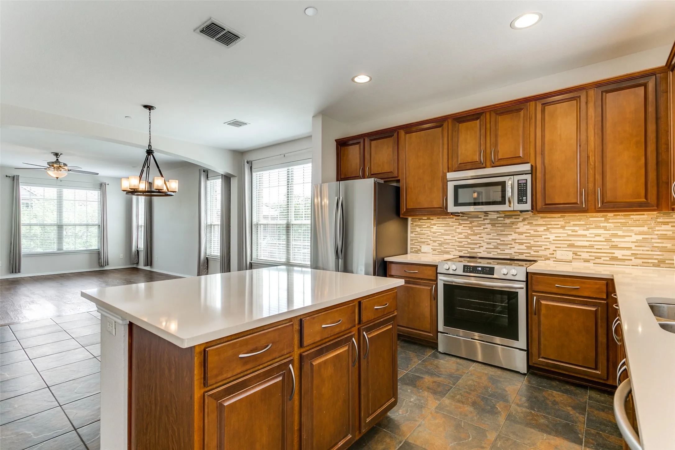 Townhouse For Sale in Dallas County , 2125 Mc Parland Court, Carrollton, Texas 75006, 3 Bedroom, 4 Bathroom, 2 Garage spaces, 2,126 Sqft, built in 2008, Preowned, mls#20916469, Real Estate Agent in Carrollton, Homes For Sale in Dallas county, Homes For Sale in Carrollton, Realtor in Carrollton Texas, Real Estate Brokerage Independent Realty Texas, Luminita Cordes Realtor