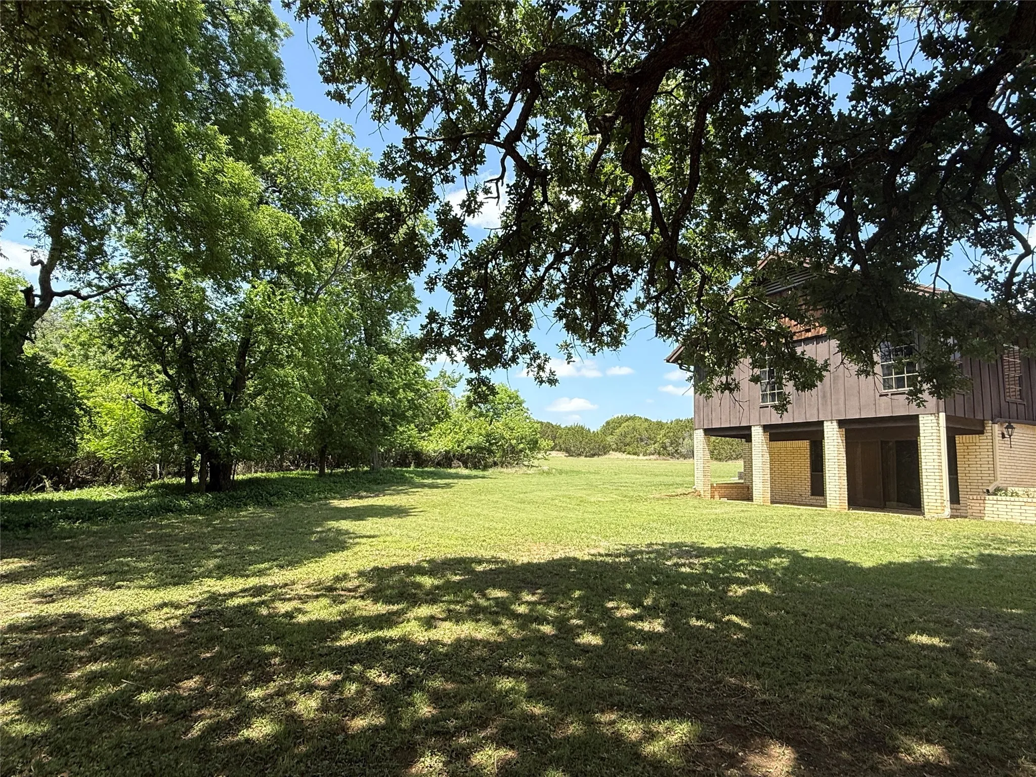Farm For Sale in Hamilton County , 998 Hwy 22 E, Hamilton, Texas 76531, 3 Bedroom, 4 Bathroom, 2 Garage spaces, 3,962 Sqft, built in 1971, Preowned, mls#20917143, Real Estate Agent in Hamilton, Homes For Sale in Hamilton county, Homes For Sale in Hamilton, Realtor in Hamilton Texas, Real Estate Brokerage Independent Realty Texas, Luminita Cordes Realtor