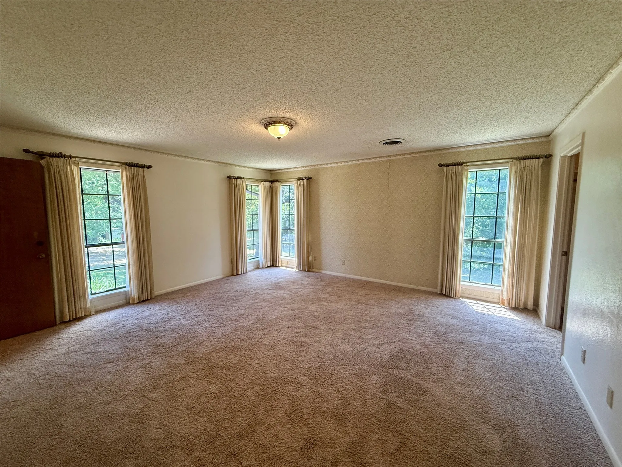 Farm For Sale in Hamilton County , 998 Hwy 22 E, Hamilton, Texas 76531, 3 Bedroom, 4 Bathroom, 2 Garage spaces, 3,962 Sqft, built in 1971, Preowned, mls#20917143, Real Estate Agent in Hamilton, Homes For Sale in Hamilton county, Homes For Sale in Hamilton, Realtor in Hamilton Texas, Real Estate Brokerage Independent Realty Texas, Luminita Cordes Realtor