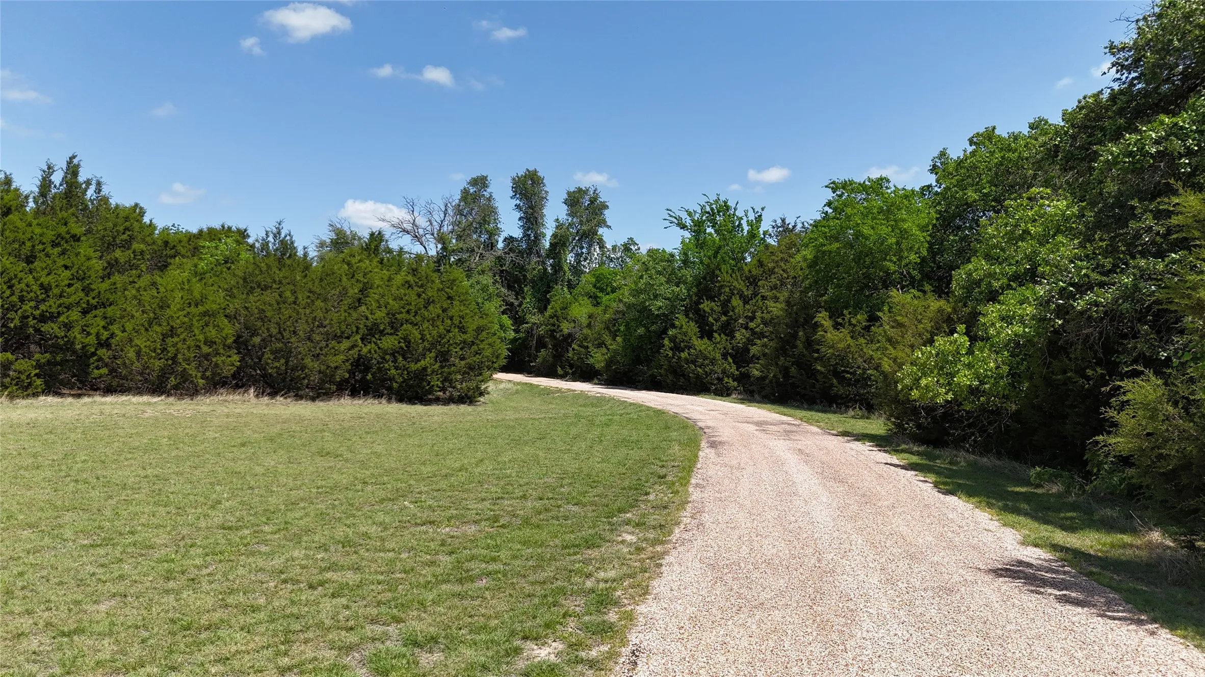 Farm For Sale in Hamilton County , 998 Hwy 22 E, Hamilton, Texas 76531, 3 Bedroom, 4 Bathroom, 2 Garage spaces, 3,962 Sqft, built in 1971, Preowned, mls#20917143, Real Estate Agent in Hamilton, Homes For Sale in Hamilton county, Homes For Sale in Hamilton, Realtor in Hamilton Texas, Real Estate Brokerage Independent Realty Texas, Luminita Cordes Realtor