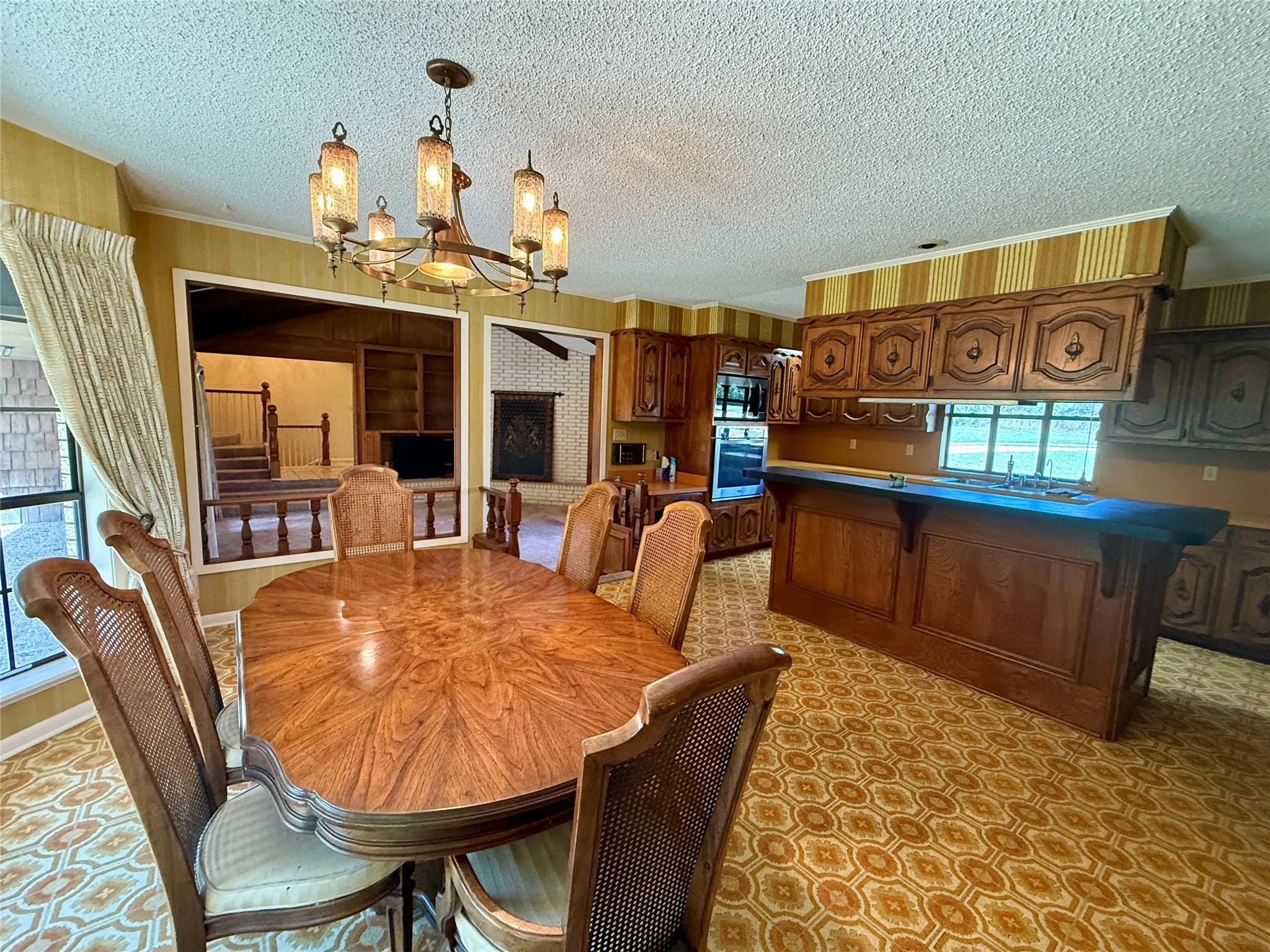Farm For Sale in Hamilton County , 998 Hwy 22 E, Hamilton, Texas 76531, 3 Bedroom, 4 Bathroom, 2 Garage spaces, 3,962 Sqft, built in 1971, Preowned, mls#20917143, Real Estate Agent in Hamilton, Homes For Sale in Hamilton county, Homes For Sale in Hamilton, Realtor in Hamilton Texas, Real Estate Brokerage Independent Realty Texas, Luminita Cordes Realtor
