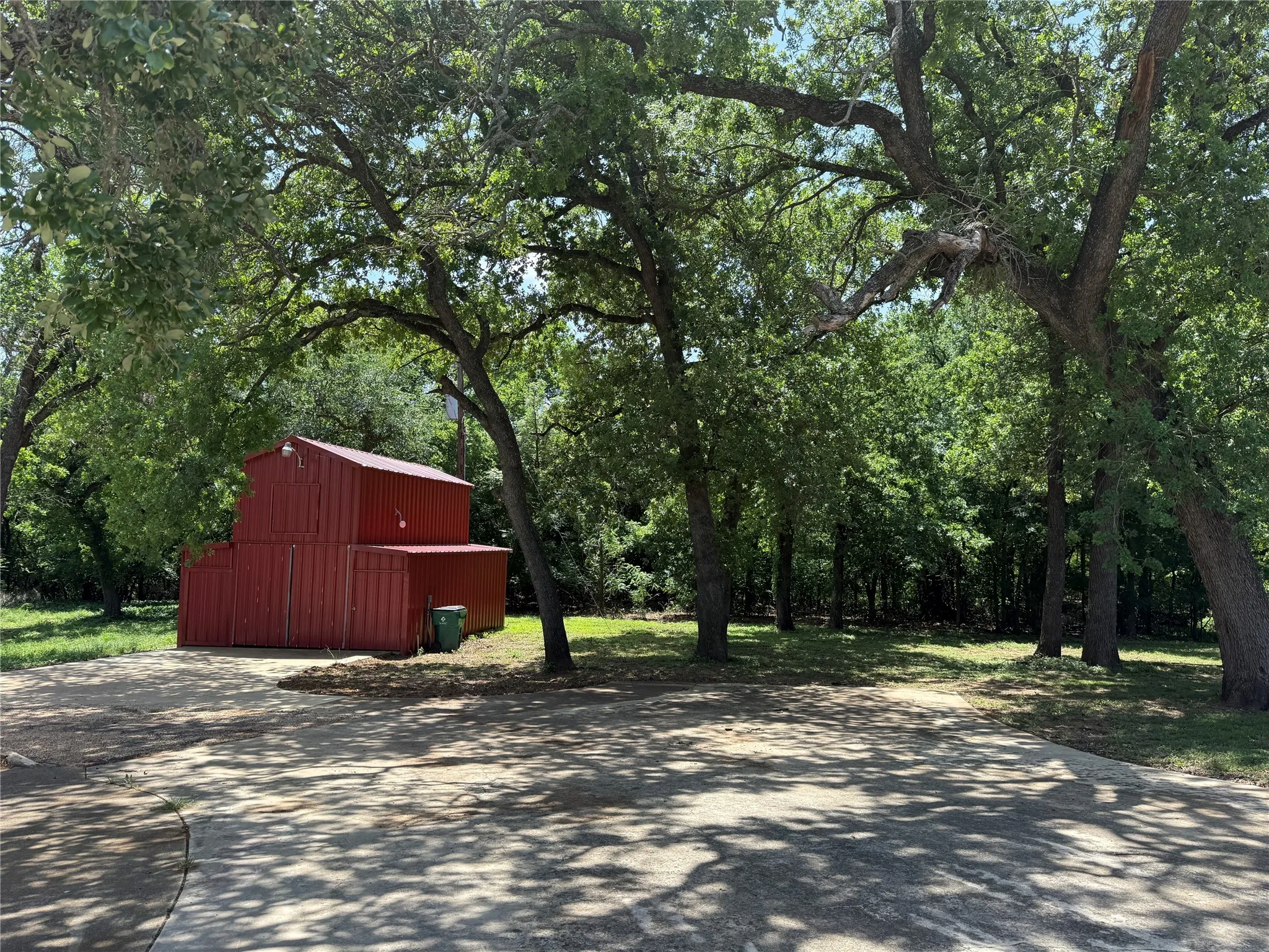 Farm For Sale in Hamilton County , 998 Hwy 22 E, Hamilton, Texas 76531, 3 Bedroom, 4 Bathroom, 2 Garage spaces, 3,962 Sqft, built in 1971, Preowned, mls#20917143, Real Estate Agent in Hamilton, Homes For Sale in Hamilton county, Homes For Sale in Hamilton, Realtor in Hamilton Texas, Real Estate Brokerage Independent Realty Texas, Luminita Cordes Realtor