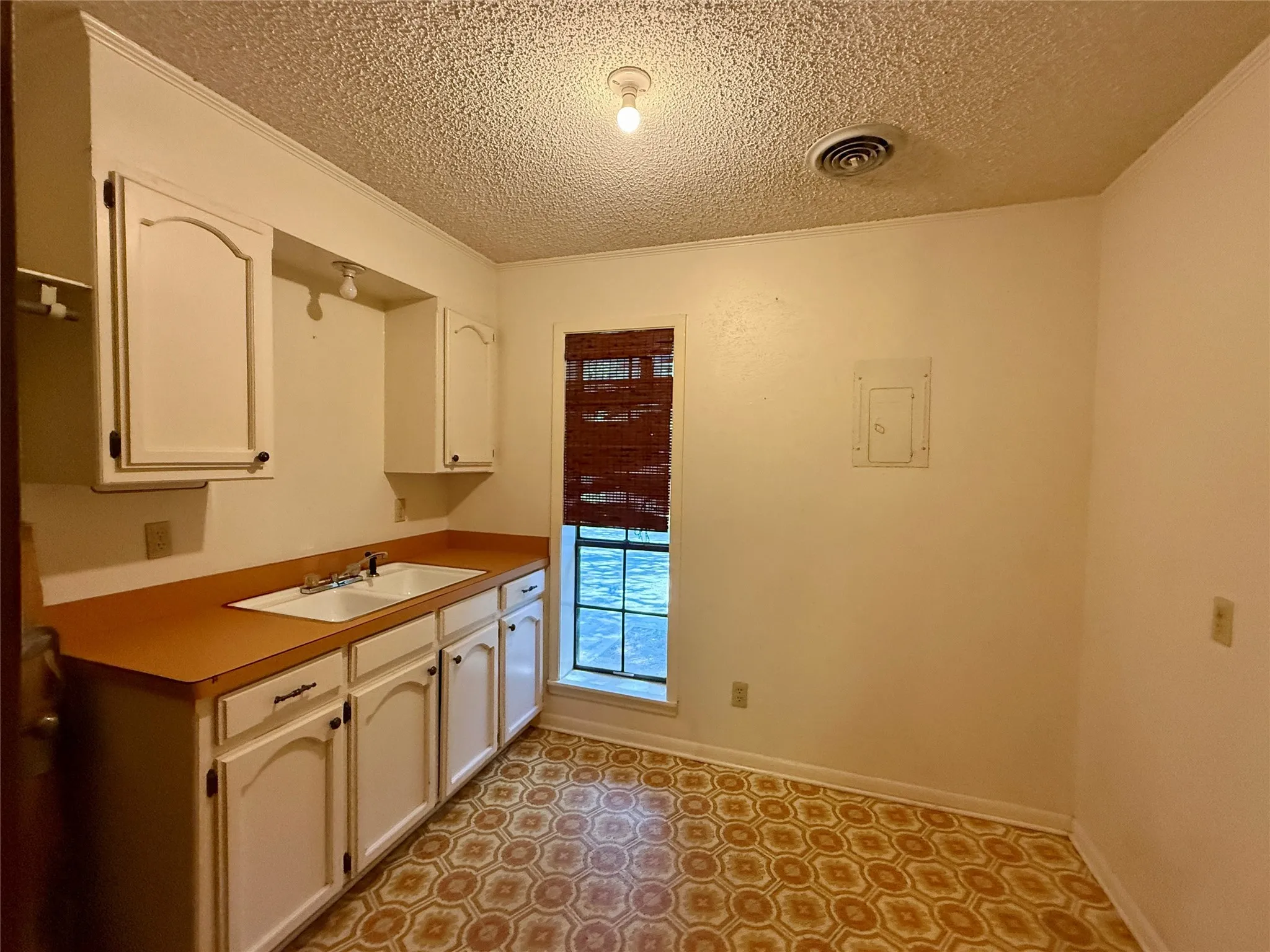 Farm For Sale in Hamilton County , 998 Hwy 22 E, Hamilton, Texas 76531, 3 Bedroom, 4 Bathroom, 2 Garage spaces, 3,962 Sqft, built in 1971, Preowned, mls#20917143, Real Estate Agent in Hamilton, Homes For Sale in Hamilton county, Homes For Sale in Hamilton, Realtor in Hamilton Texas, Real Estate Brokerage Independent Realty Texas, Luminita Cordes Realtor
