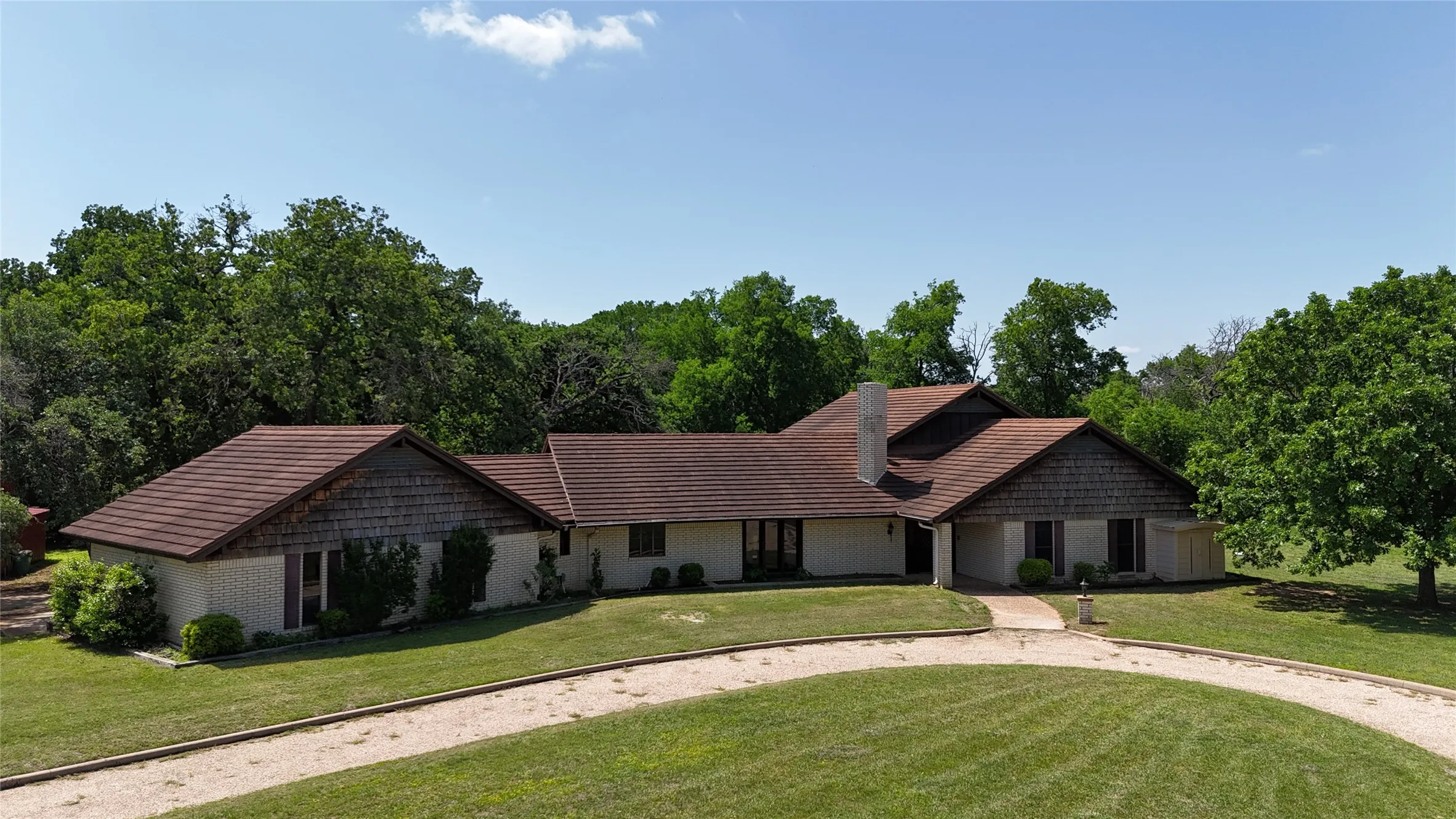 Farm For Sale in Hamilton County , 998 Hwy 22 E, Hamilton, Texas 76531, 3 Bedroom, 4 Bathroom, 2 Garage spaces, 3,962 Sqft, built in 1971, Preowned, mls#20917143, Real Estate Agent in Hamilton, Homes For Sale in Hamilton county, Homes For Sale in Hamilton, Realtor in Hamilton Texas, Real Estate Brokerage Independent Realty Texas, Luminita Cordes Realtor