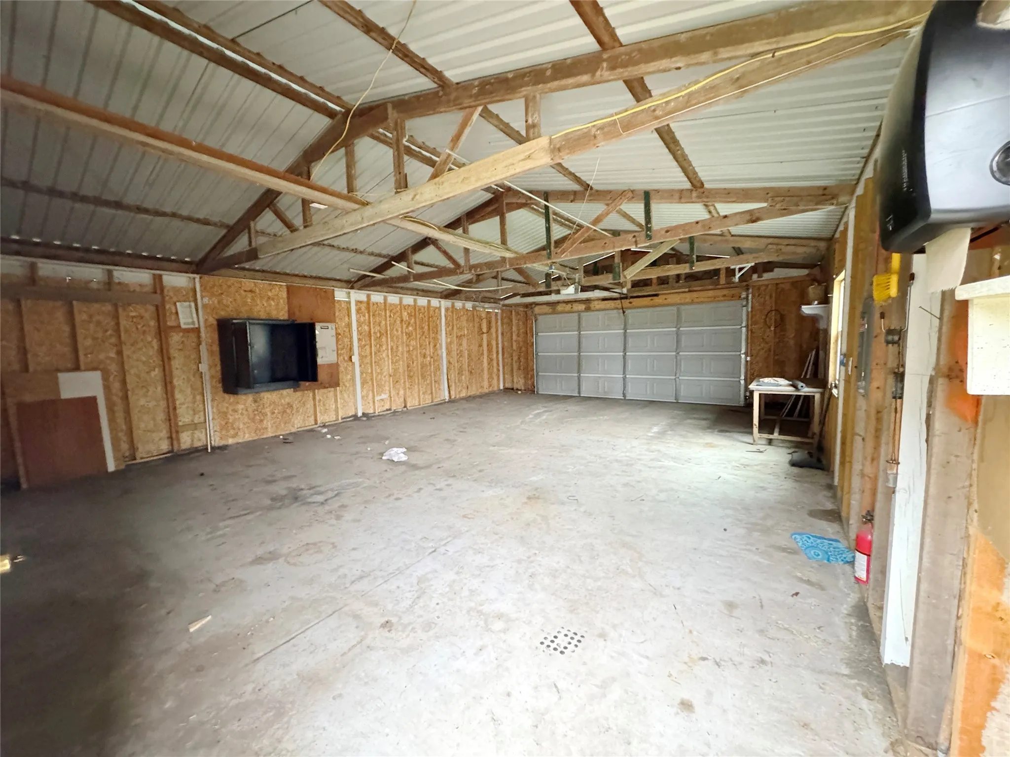 detached garage - 2nd pic