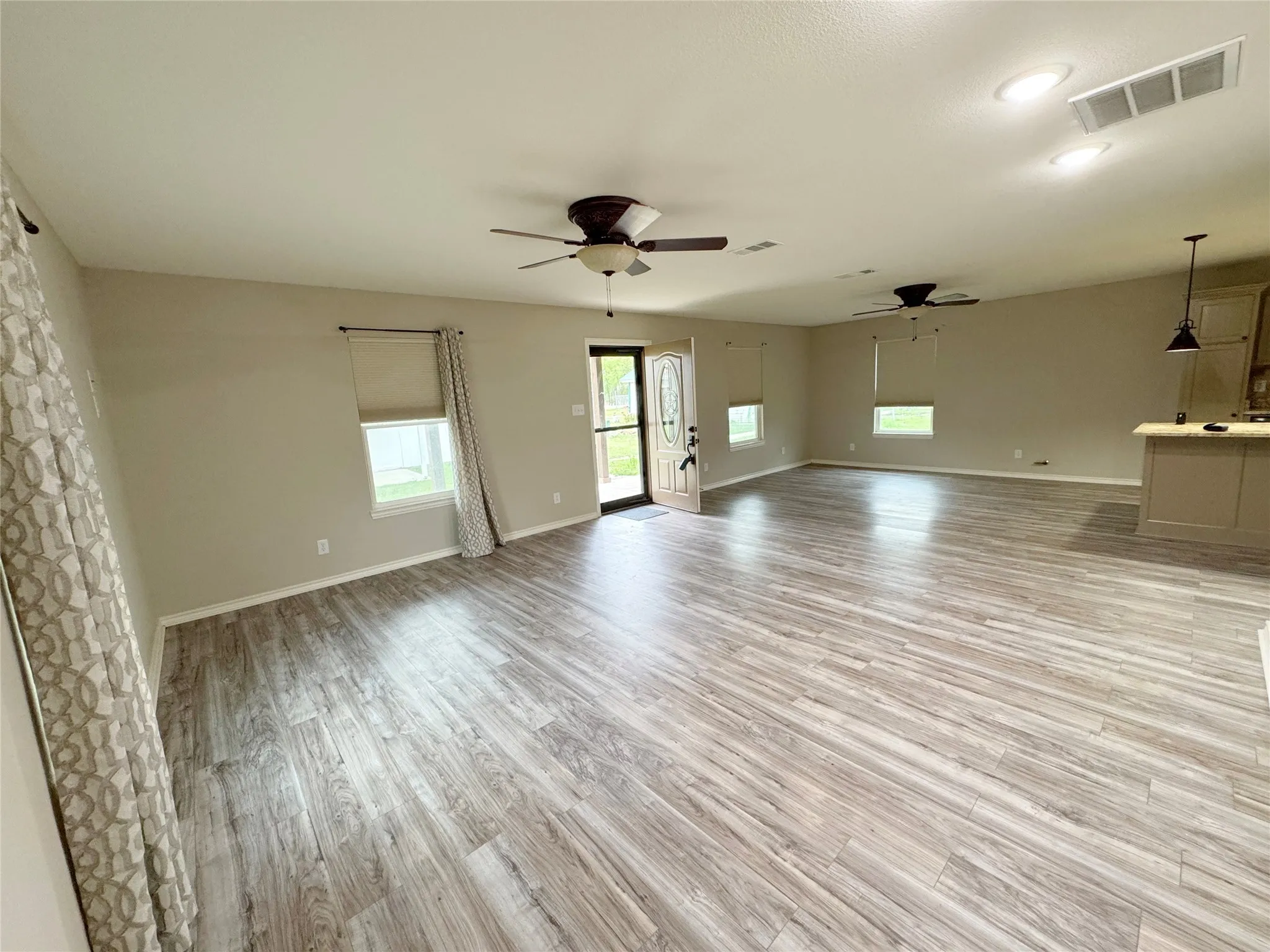 living area, dining area, kitchen