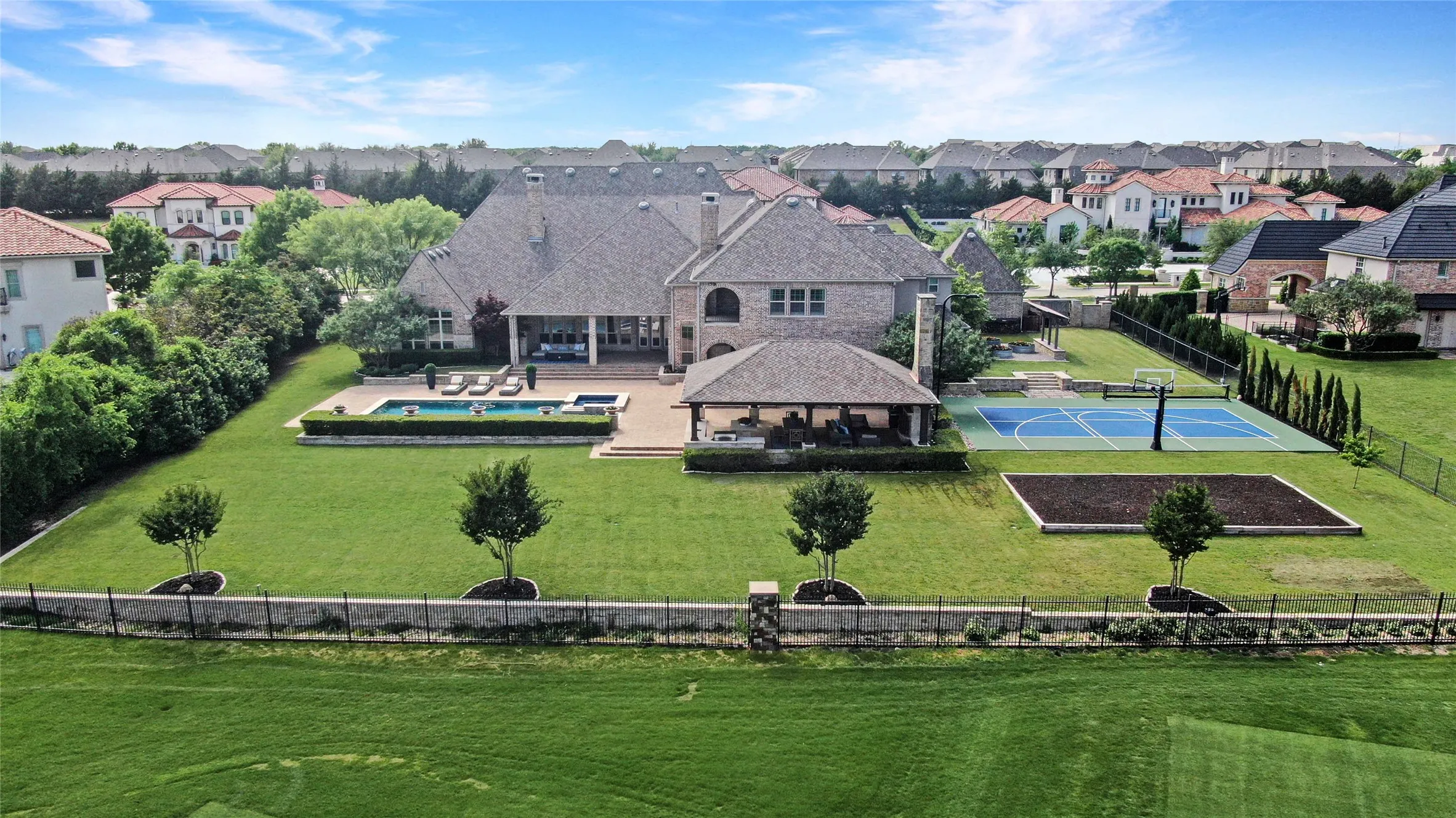 The Estates at Craig Ranch, a gated enclave of custom homes is the ultimate suburban address. Convenient to restaurants, shopping & commuting. A McKinney address but zoned to outstanding Frisco ISD schools.