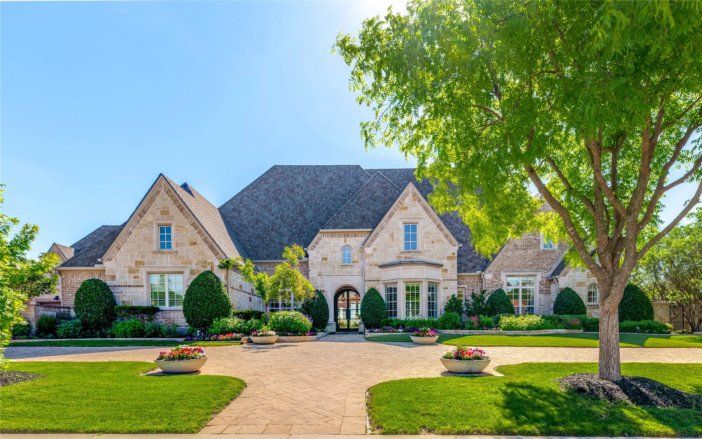 Understated elegance for those who won't settle for anything else! Amazing curb appeal describes this highly attractive & welcoming property. It encompasses a well-maintained lawn, vibrant landscaping, an elegant double glass front door & the pavered circular drive.  Make Your Move Today & Welcome to Your New Estate Home on Twin Cities Lane!