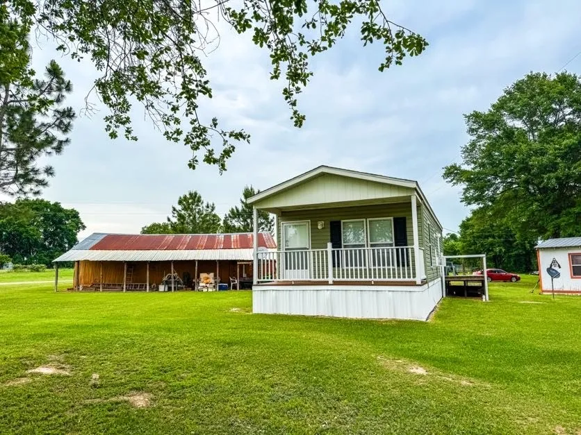 Mobile Home For Sale in Limestone County , TBD County Road 891, Jewett, Texas 75846, 1 Bedroom, 1 Bathroom, Garage spaces, 736 Sqft, built in 2020, mls#20920254, Real Estate Agent in Jewett, Homes For Sale in Limestone county, Homes For Sale in Jewett, Realtor in Jewett Texas, Real Estate Brokerage Independent Realty Texas, Luminita Cordes Realtor