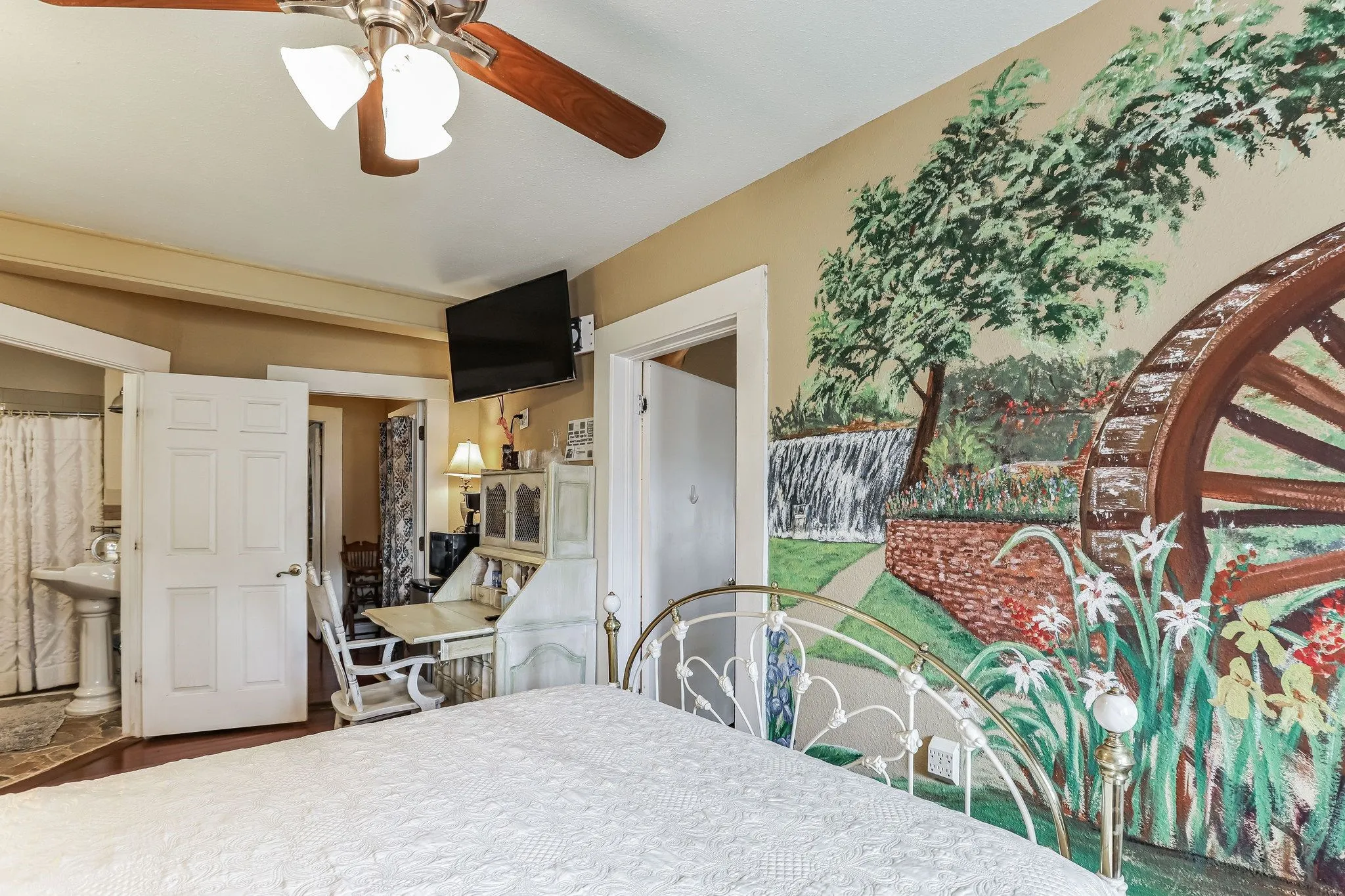 Bedroom with ceiling fan