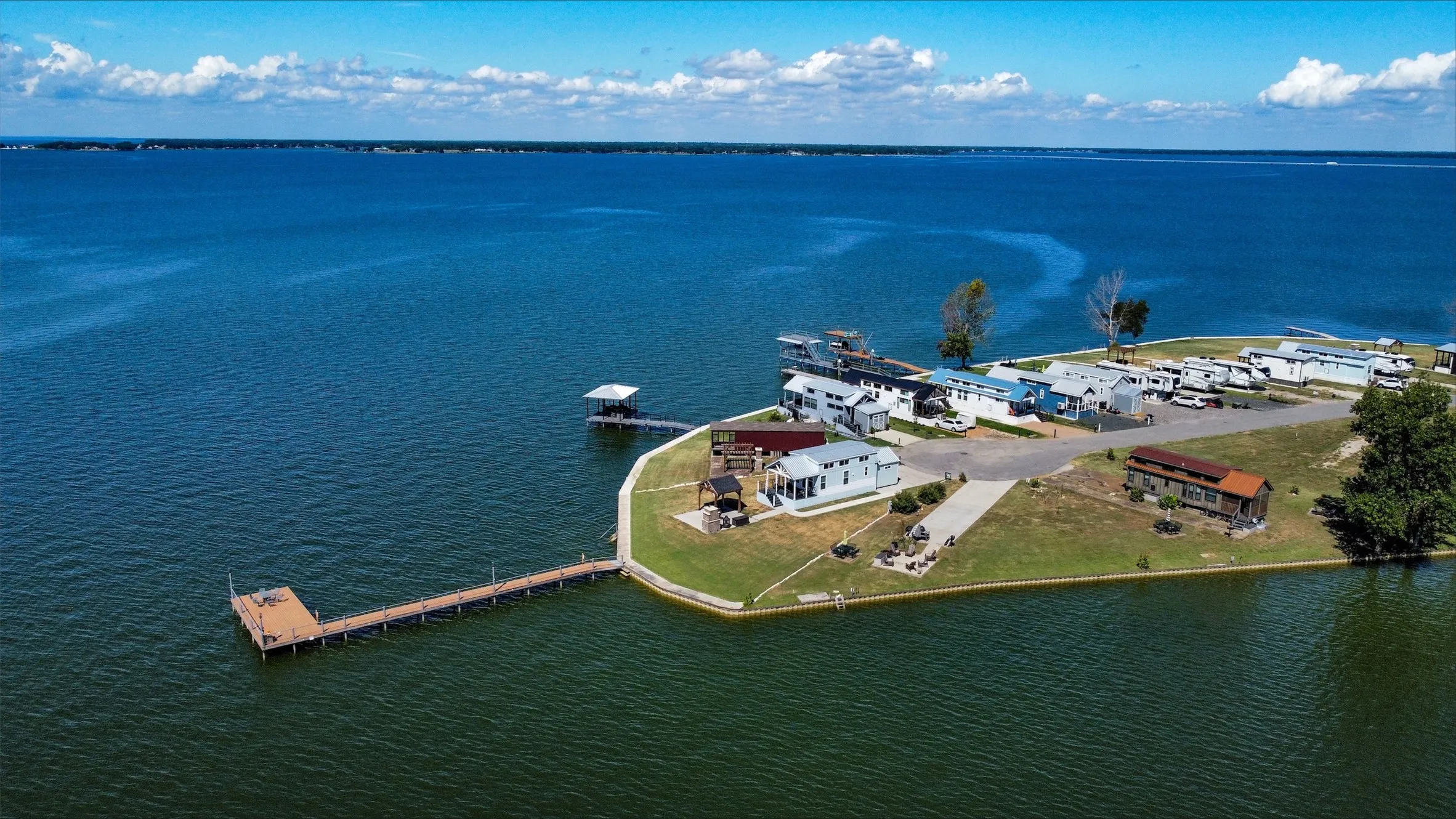Single Family Residence For Sale in Navarro County , 6465 Peninsula Road, Kerens, Texas 75144, 1 Bedroom, 1 Bathroom, Garage spaces, 399 Sqft, built in 2022, Preowned, Price $375,000, mls#20920605, Real Estate Agent in Kerens, Homes For Sale in Navarro county, Homes For Sale in Kerens, Realtor in Kerens Texas, Real Estate Brokerage Independent Realty Texas, Luminita Cordes Realtor