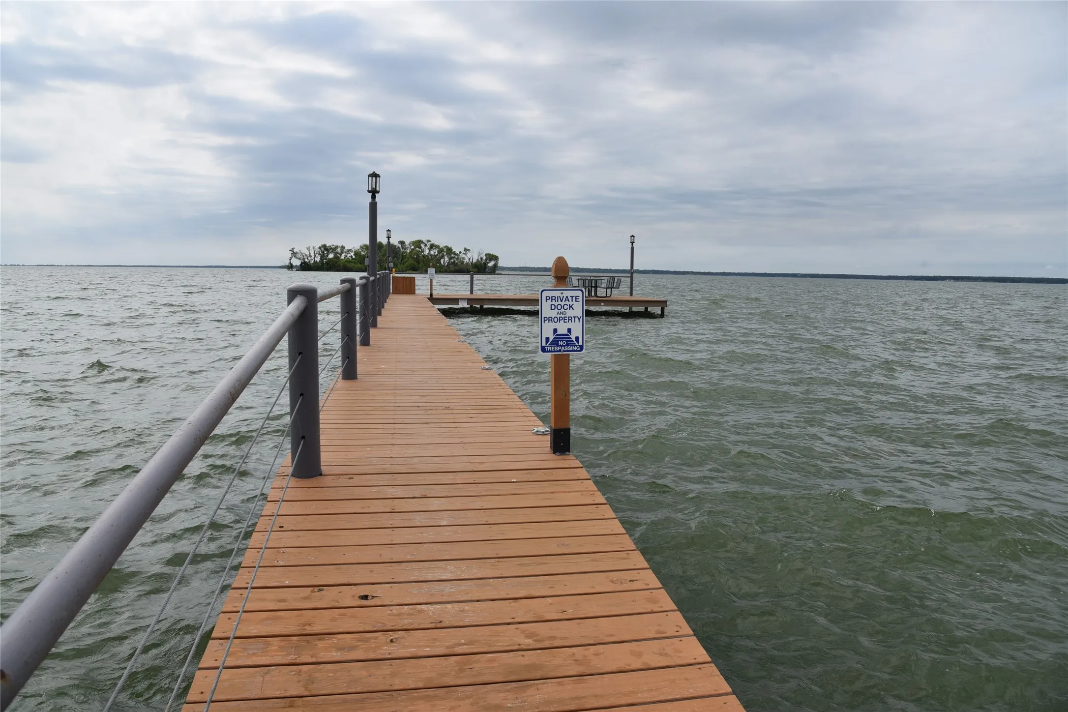 Single Family Residence For Sale in Navarro County , 6465 Peninsula Road, Kerens, Texas 75144, 1 Bedroom, 1 Bathroom, Garage spaces, 399 Sqft, built in 2022, Preowned, Price $375,000, mls#20920605, Real Estate Agent in Kerens, Homes For Sale in Navarro county, Homes For Sale in Kerens, Realtor in Kerens Texas, Real Estate Brokerage Independent Realty Texas, Luminita Cordes Realtor