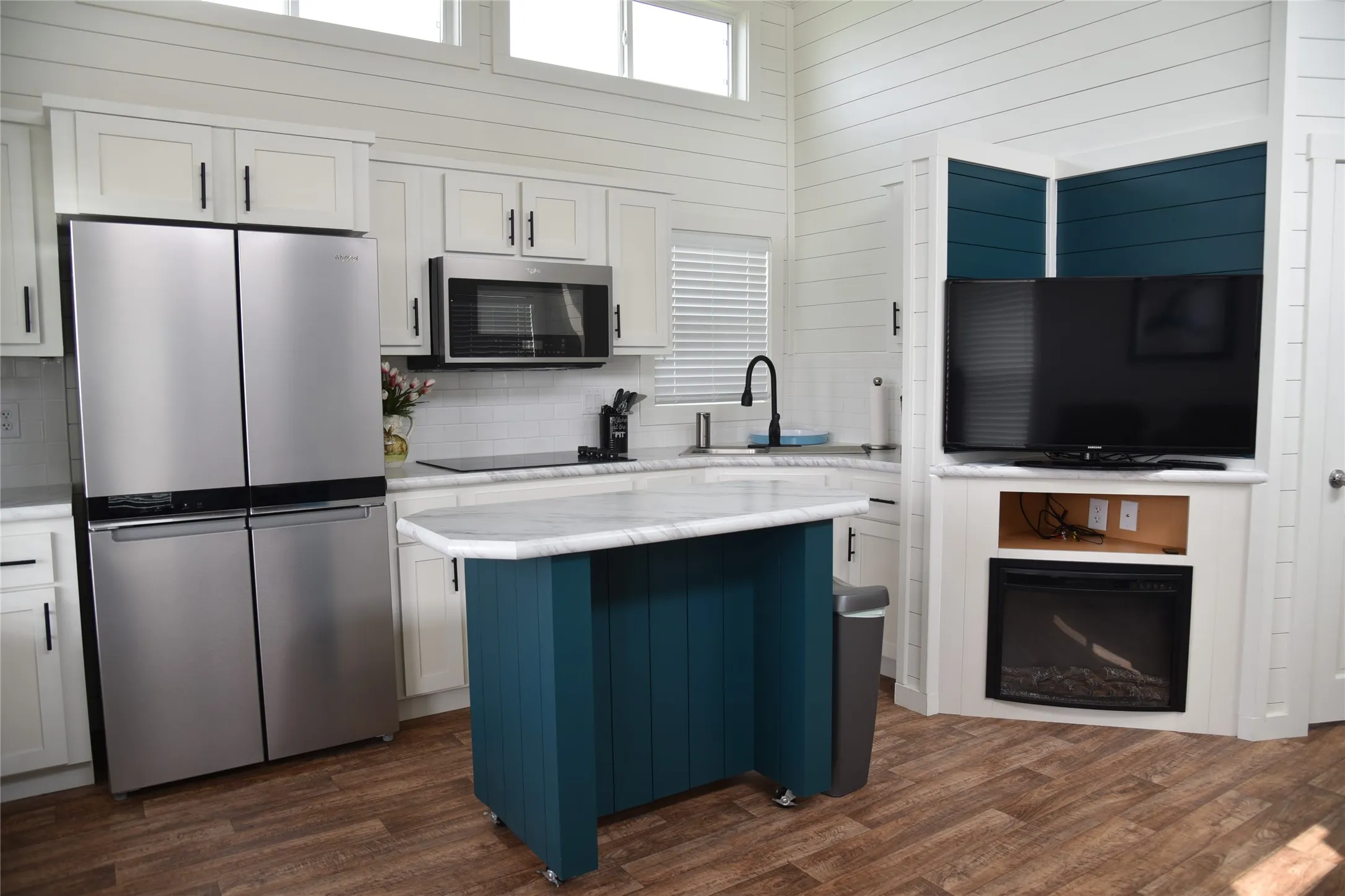 Single Family Residence For Sale in Navarro County , 6465 Peninsula Road, Kerens, Texas 75144, 1 Bedroom, 1 Bathroom, Garage spaces, 399 Sqft, built in 2022, Preowned, Price $375,000, mls#20920605, Real Estate Agent in Kerens, Homes For Sale in Navarro county, Homes For Sale in Kerens, Realtor in Kerens Texas, Real Estate Brokerage Independent Realty Texas, Luminita Cordes Realtor