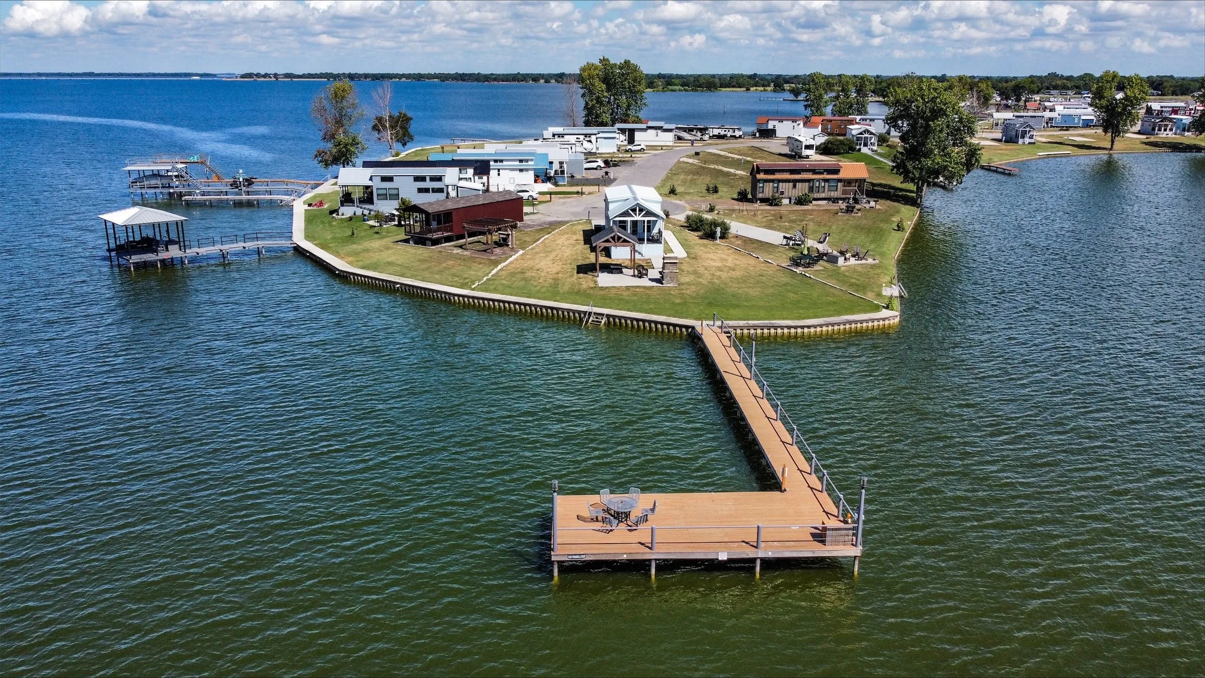 Single Family Residence For Sale in Navarro County , 6465 Peninsula Road, Kerens, Texas 75144, 1 Bedroom, 1 Bathroom, Garage spaces, 399 Sqft, built in 2022, Preowned, Price $375,000, mls#20920605, Real Estate Agent in Kerens, Homes For Sale in Navarro county, Homes For Sale in Kerens, Realtor in Kerens Texas, Real Estate Brokerage Independent Realty Texas, Luminita Cordes Realtor