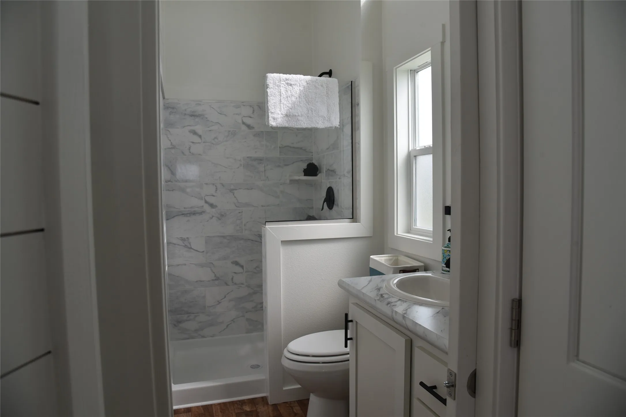 Single Family Residence For Sale in Navarro County , 6465 Peninsula Road, Kerens, Texas 75144, 1 Bedroom, 1 Bathroom, Garage spaces, 399 Sqft, built in 2022, Preowned, Price $375,000, mls#20920605, Real Estate Agent in Kerens, Homes For Sale in Navarro county, Homes For Sale in Kerens, Realtor in Kerens Texas, Real Estate Brokerage Independent Realty Texas, Luminita Cordes Realtor