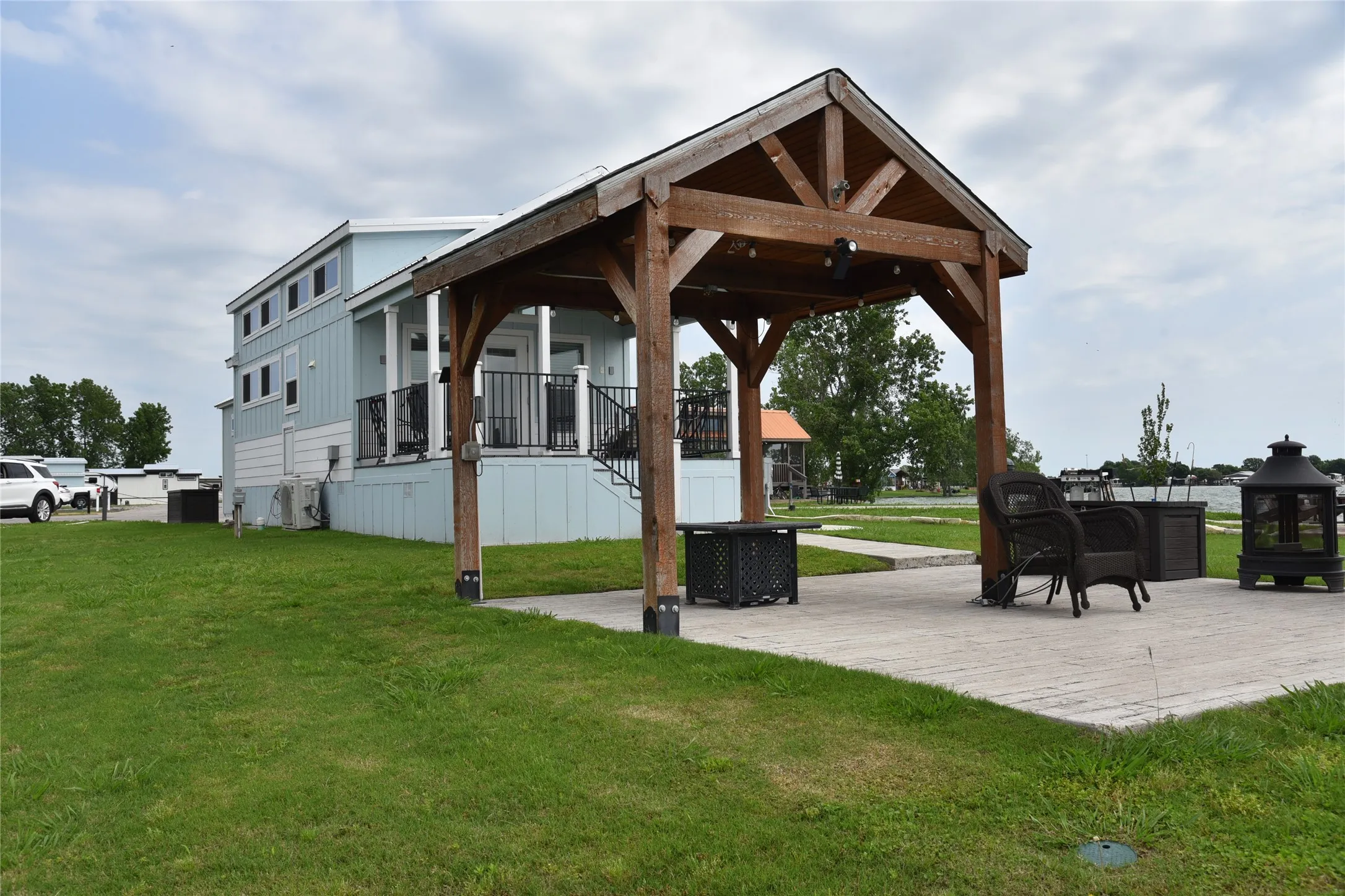 Single Family Residence For Sale in Navarro County , 6465 Peninsula Road, Kerens, Texas 75144, 1 Bedroom, 1 Bathroom, Garage spaces, 399 Sqft, built in 2022, Preowned, Price $375,000, mls#20920605, Real Estate Agent in Kerens, Homes For Sale in Navarro county, Homes For Sale in Kerens, Realtor in Kerens Texas, Real Estate Brokerage Independent Realty Texas, Luminita Cordes Realtor