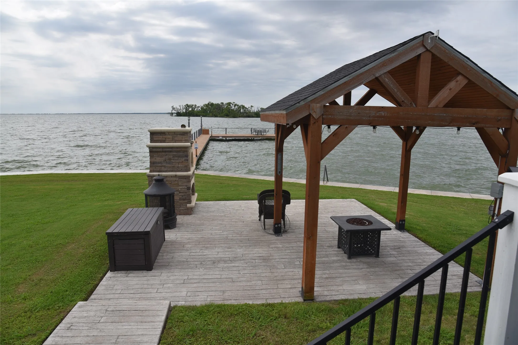 Single Family Residence For Sale in Navarro County , 6465 Peninsula Road, Kerens, Texas 75144, 1 Bedroom, 1 Bathroom, Garage spaces, 399 Sqft, built in 2022, Preowned, Price $375,000, mls#20920605, Real Estate Agent in Kerens, Homes For Sale in Navarro county, Homes For Sale in Kerens, Realtor in Kerens Texas, Real Estate Brokerage Independent Realty Texas, Luminita Cordes Realtor