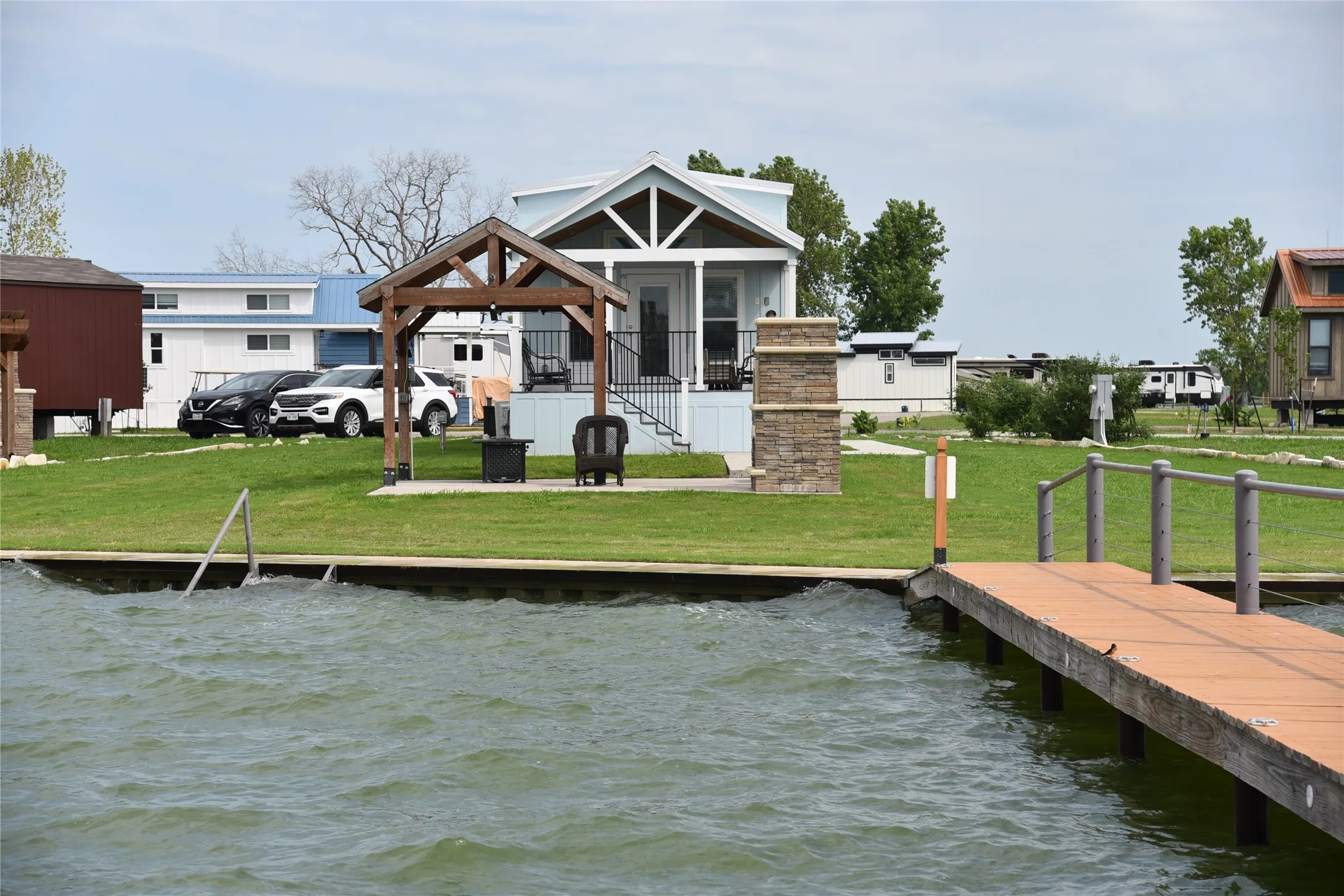 Single Family Residence For Sale in Navarro County , 6465 Peninsula Road, Kerens, Texas 75144, 1 Bedroom, 1 Bathroom, Garage spaces, 399 Sqft, built in 2022, Preowned, Price $375,000, mls#20920605, Real Estate Agent in Kerens, Homes For Sale in Navarro county, Homes For Sale in Kerens, Realtor in Kerens Texas, Real Estate Brokerage Independent Realty Texas, Luminita Cordes Realtor