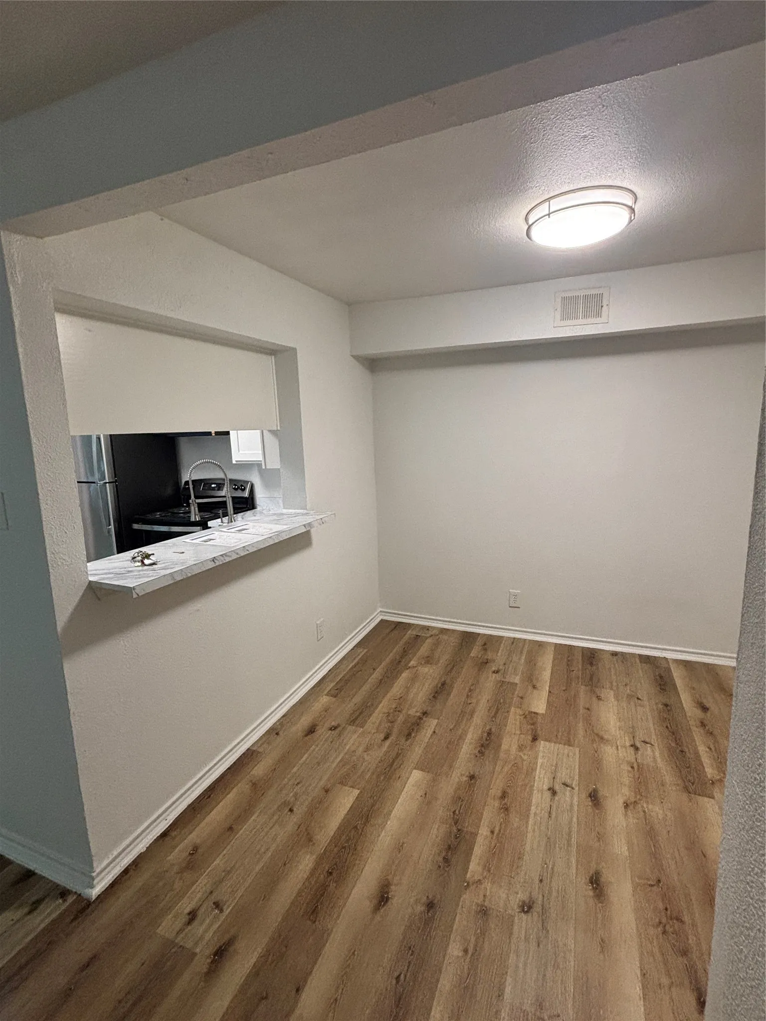 Condominium For Sale in Tarrant County , 6026 Stoneybrook Drive, Fort Worth, Texas 76112, 2 Bedroom, 2 Bathroom, Garage spaces, 958 Sqft, built in 1983, mls#20890109, Real Estate Agent in Fort Worth, Homes For Sale in Tarrant county, Homes For Sale in Fort Worth, Realtor in Fort Worth Texas, Real Estate Brokerage Independent Realty Texas, Luminita Cordes Realtor