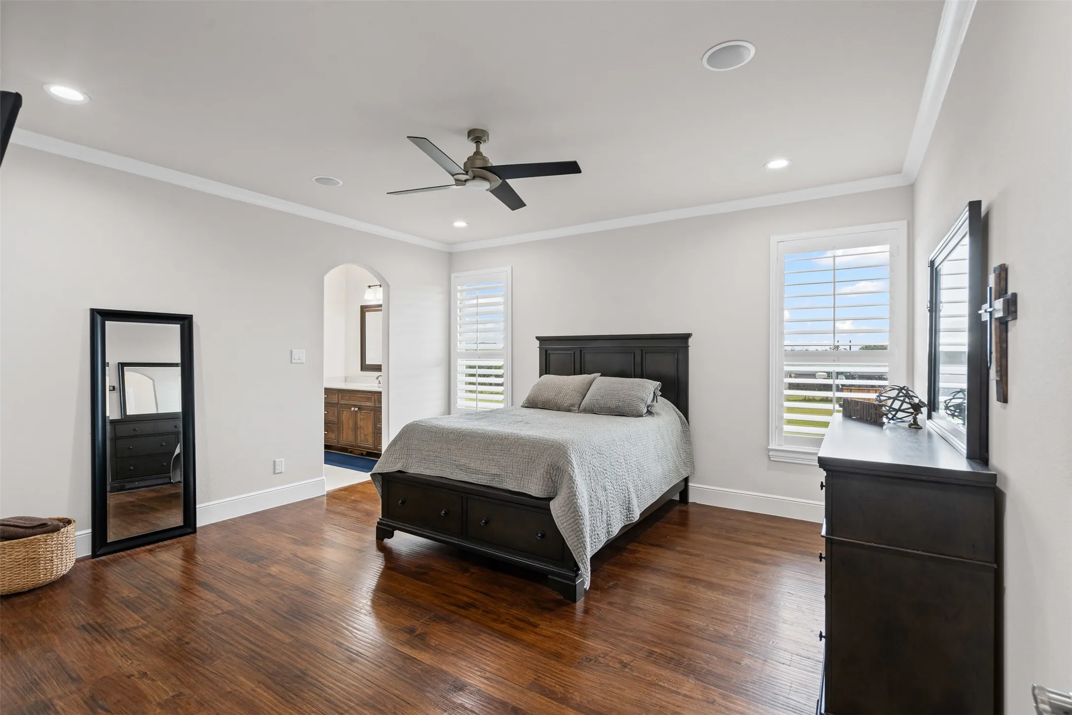 Single Family Residence For Sale in Johnson County , 2500 County Road 920, Crowley, Texas 76036, 5 Bedroom, 7 Bathroom, 3 Garage spaces, 8,328 Sqft, built in 2018, mls#20922808, Real Estate Agent in Crowley, Homes For Sale in Johnson county, Homes For Sale in Crowley, Realtor in Crowley Texas, Real Estate Brokerage Independent Realty Texas, Luminita Cordes Realtor