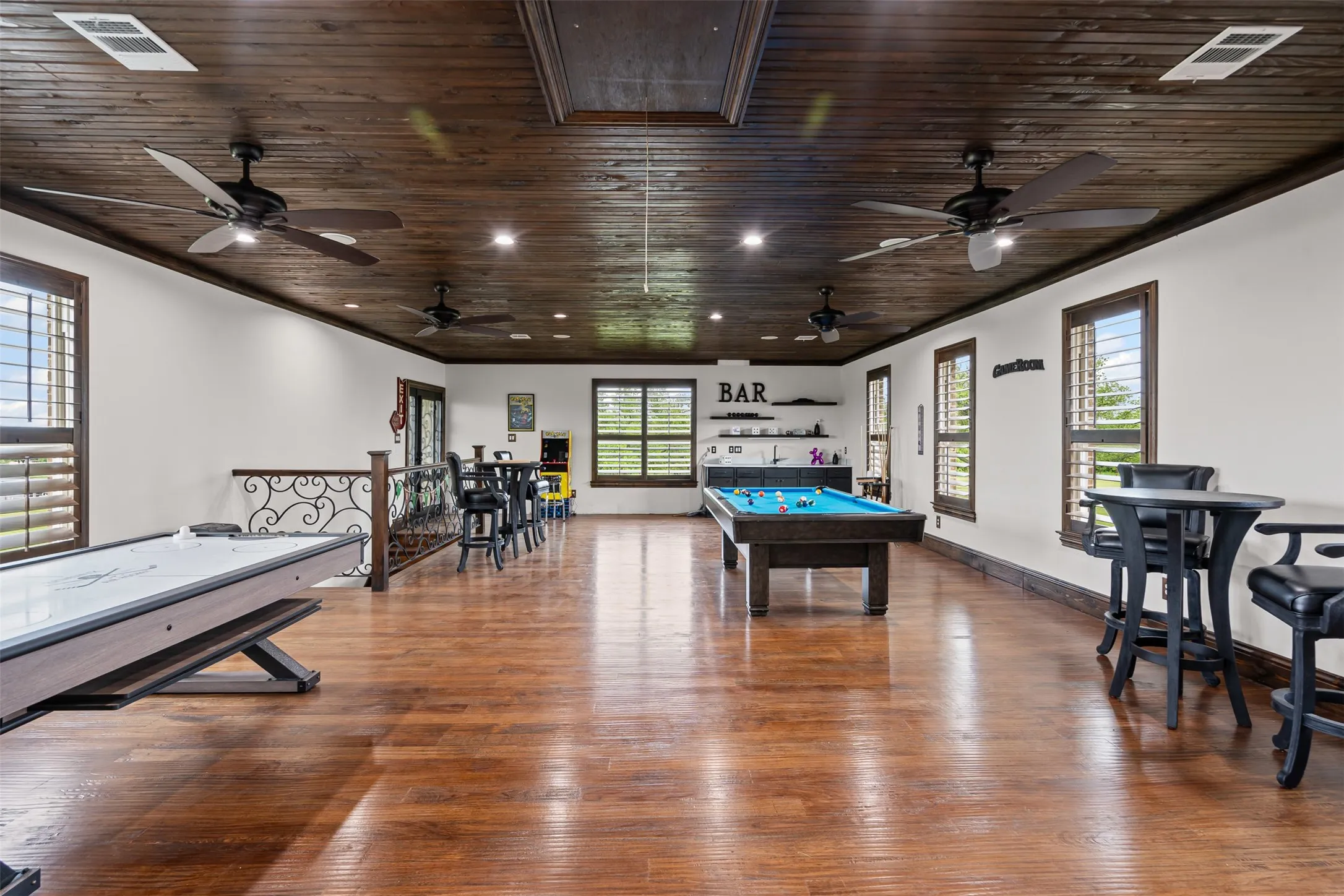 Single Family Residence For Sale in Johnson County , 2500 County Road 920, Crowley, Texas 76036, 5 Bedroom, 7 Bathroom, 3 Garage spaces, 8,328 Sqft, built in 2018, mls#20922808, Real Estate Agent in Crowley, Homes For Sale in Johnson county, Homes For Sale in Crowley, Realtor in Crowley Texas, Real Estate Brokerage Independent Realty Texas, Luminita Cordes Realtor