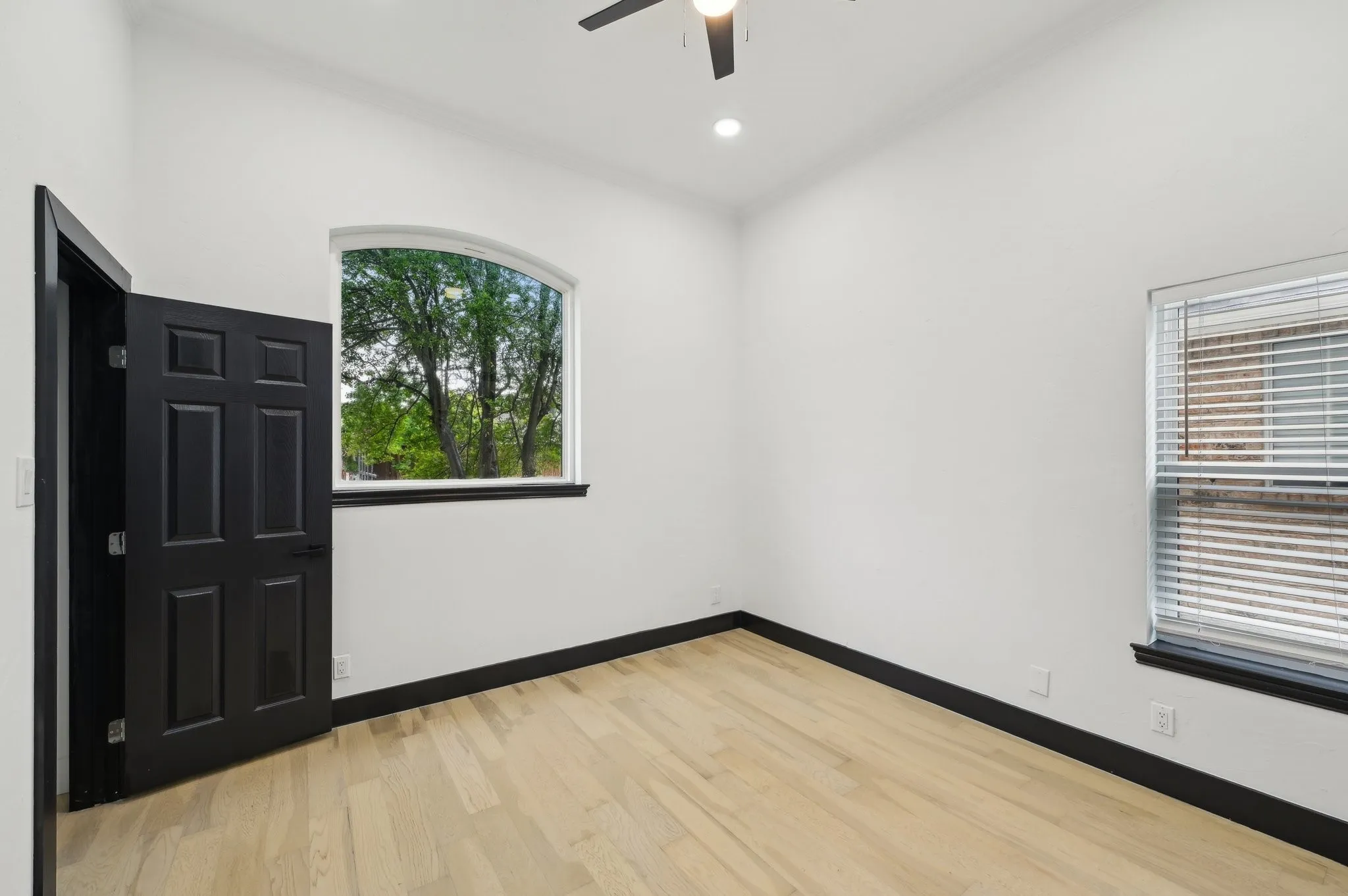 Single Family Residence For Sale in Collin County , 4219 Hollow Oak Drive, Dallas, Texas 75287, 5 Bedroom, 4 Bathroom, 2 Garage spaces, 4,327 Sqft, built in 1989, mls#20922942, Real Estate Agent in Dallas, Homes For Sale in Collin county, Homes For Sale in Dallas, Realtor in Dallas Texas, Real Estate Brokerage Independent Realty Texas, Luminita Cordes Realtor