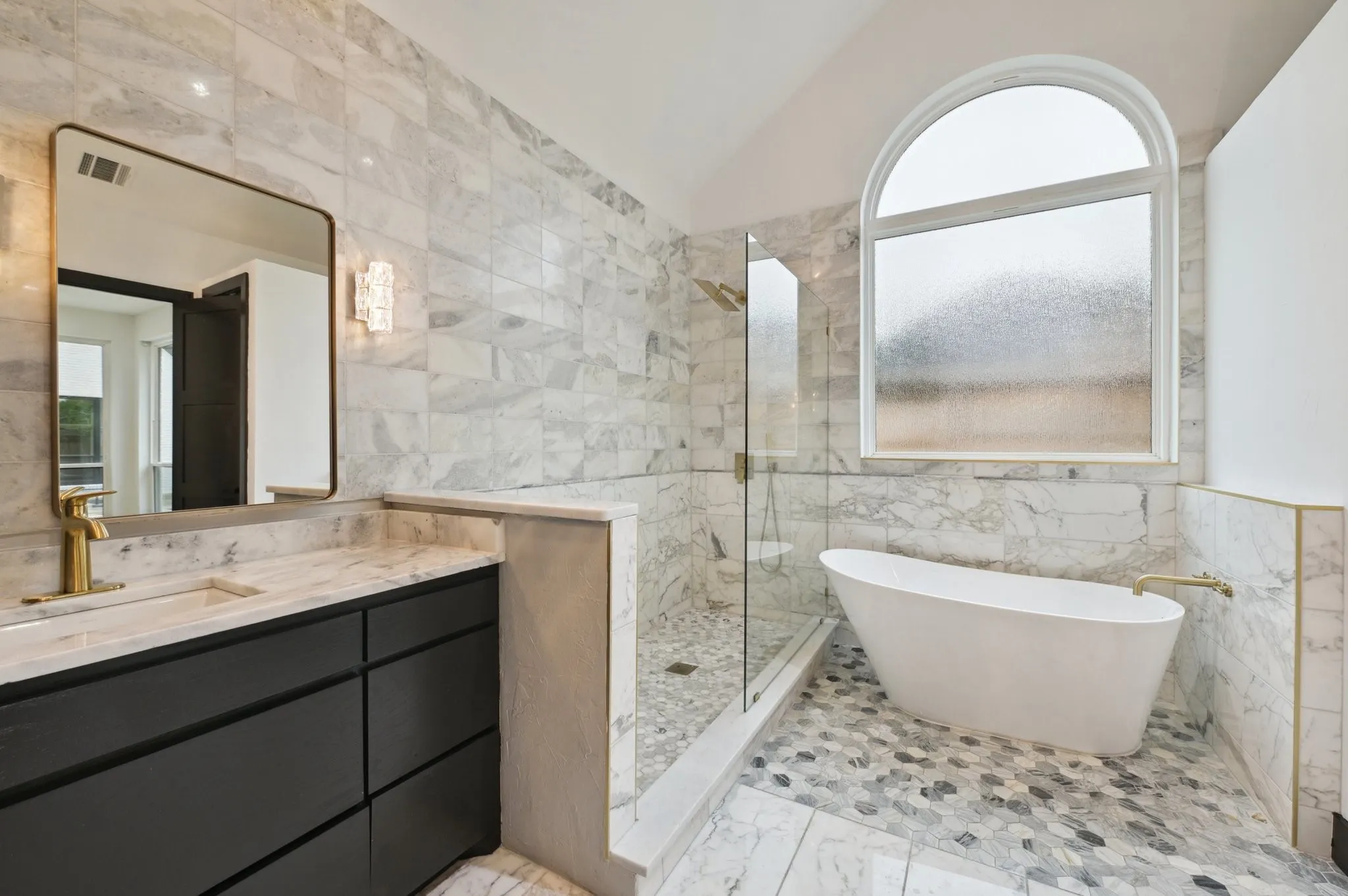 Single Family Residence For Sale in Collin County , 4219 Hollow Oak Drive, Dallas, Texas 75287, 5 Bedroom, 4 Bathroom, 2 Garage spaces, 4,327 Sqft, built in 1989, mls#20922942, Real Estate Agent in Dallas, Homes For Sale in Collin county, Homes For Sale in Dallas, Realtor in Dallas Texas, Real Estate Brokerage Independent Realty Texas, Luminita Cordes Realtor