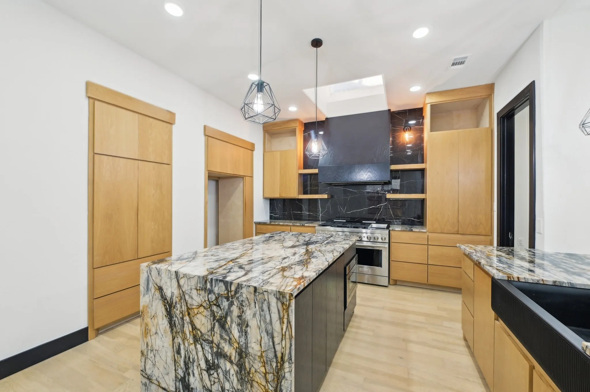 Single Family Residence For Sale in Collin County , 4219 Hollow Oak Drive, Dallas, Texas 75287, 5 Bedroom, 4 Bathroom, 2 Garage spaces, 4,327 Sqft, built in 1989, mls#20922942, Real Estate Agent in Dallas, Homes For Sale in Collin county, Homes For Sale in Dallas, Realtor in Dallas Texas, Real Estate Brokerage Independent Realty Texas, Luminita Cordes Realtor