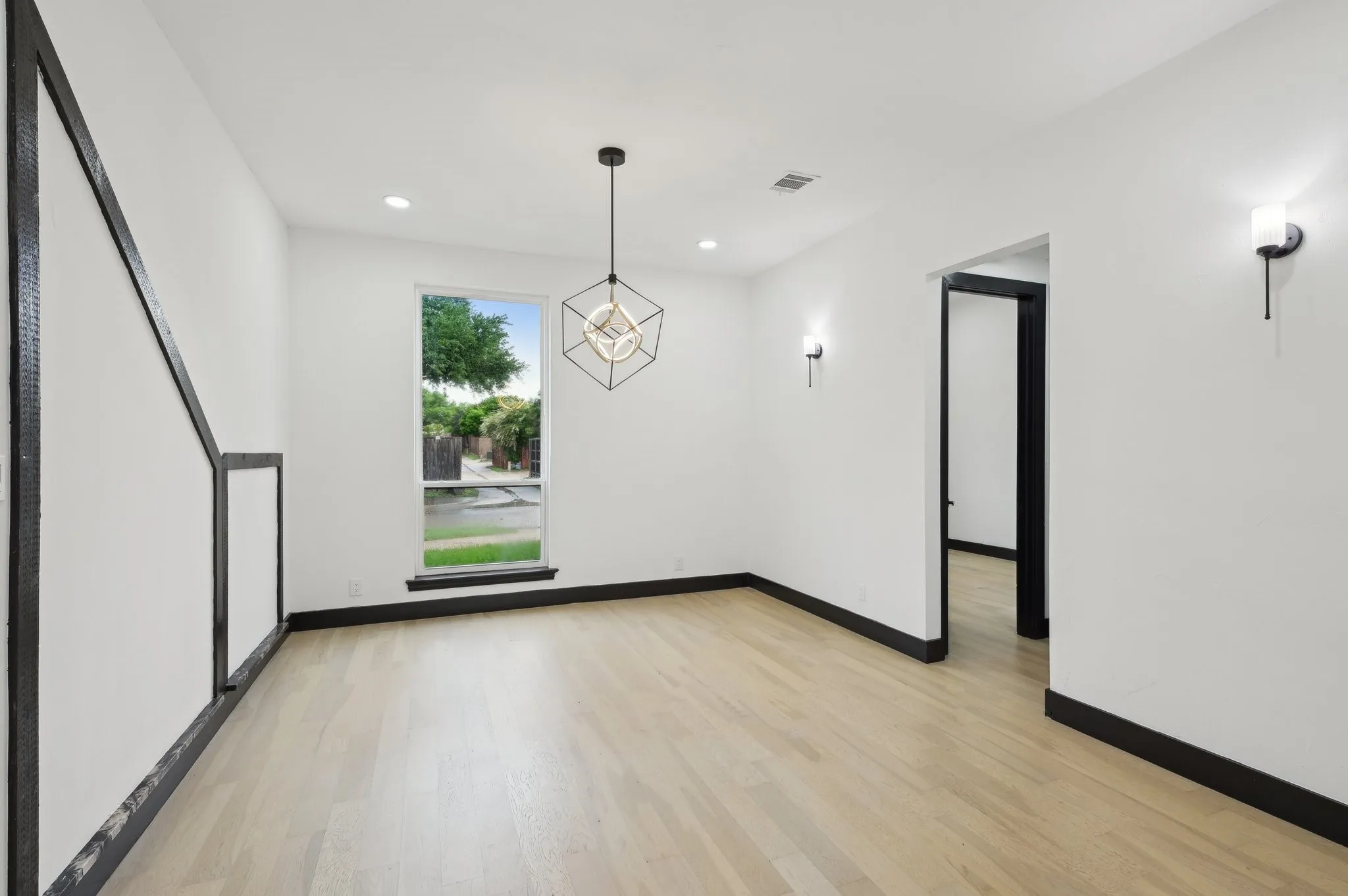 Single Family Residence For Sale in Collin County , 4219 Hollow Oak Drive, Dallas, Texas 75287, 5 Bedroom, 4 Bathroom, 2 Garage spaces, 4,327 Sqft, built in 1989, mls#20922942, Real Estate Agent in Dallas, Homes For Sale in Collin county, Homes For Sale in Dallas, Realtor in Dallas Texas, Real Estate Brokerage Independent Realty Texas, Luminita Cordes Realtor