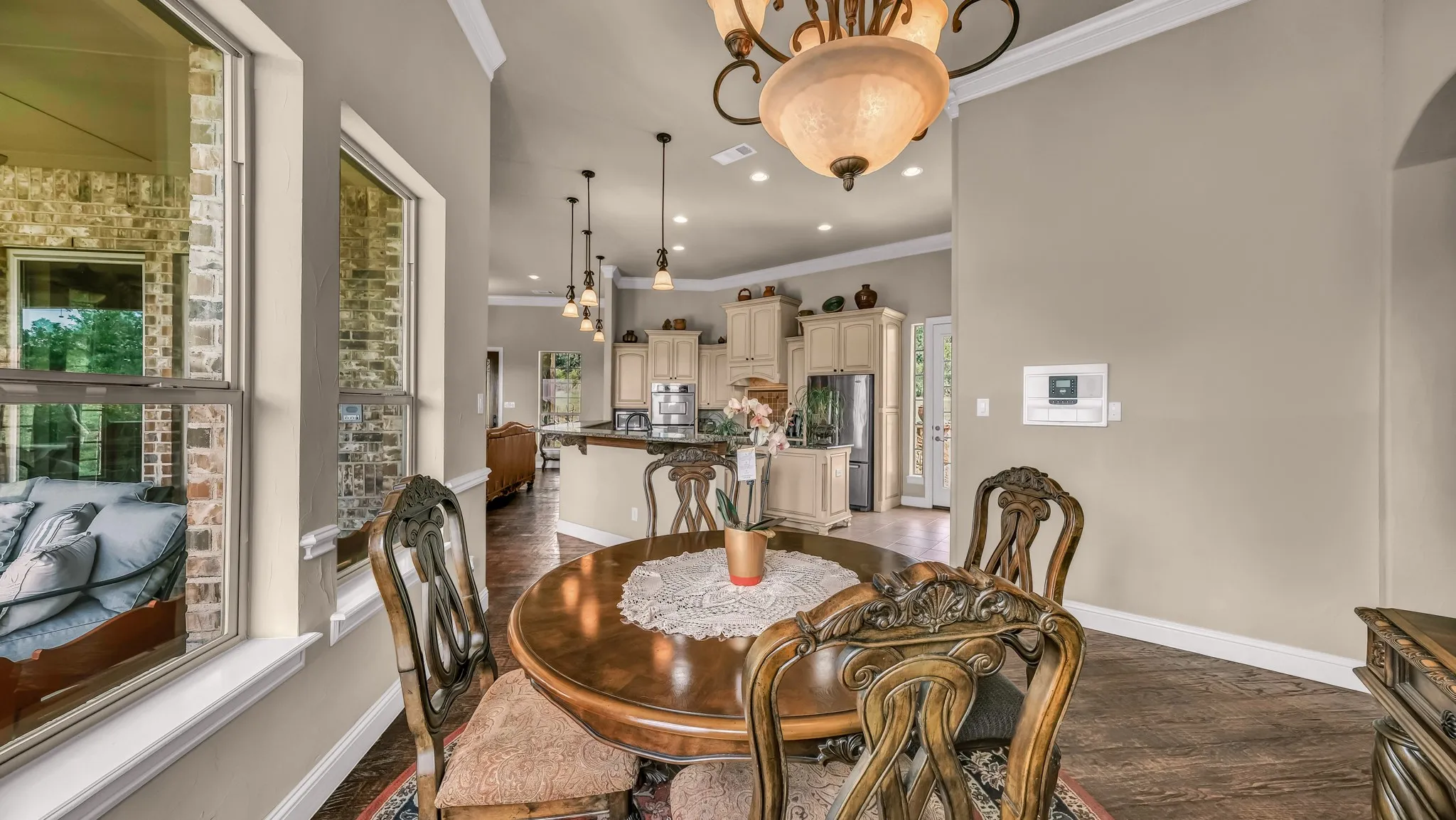Dining space with crown molding, recessed lighting, baseboards, and visible vents