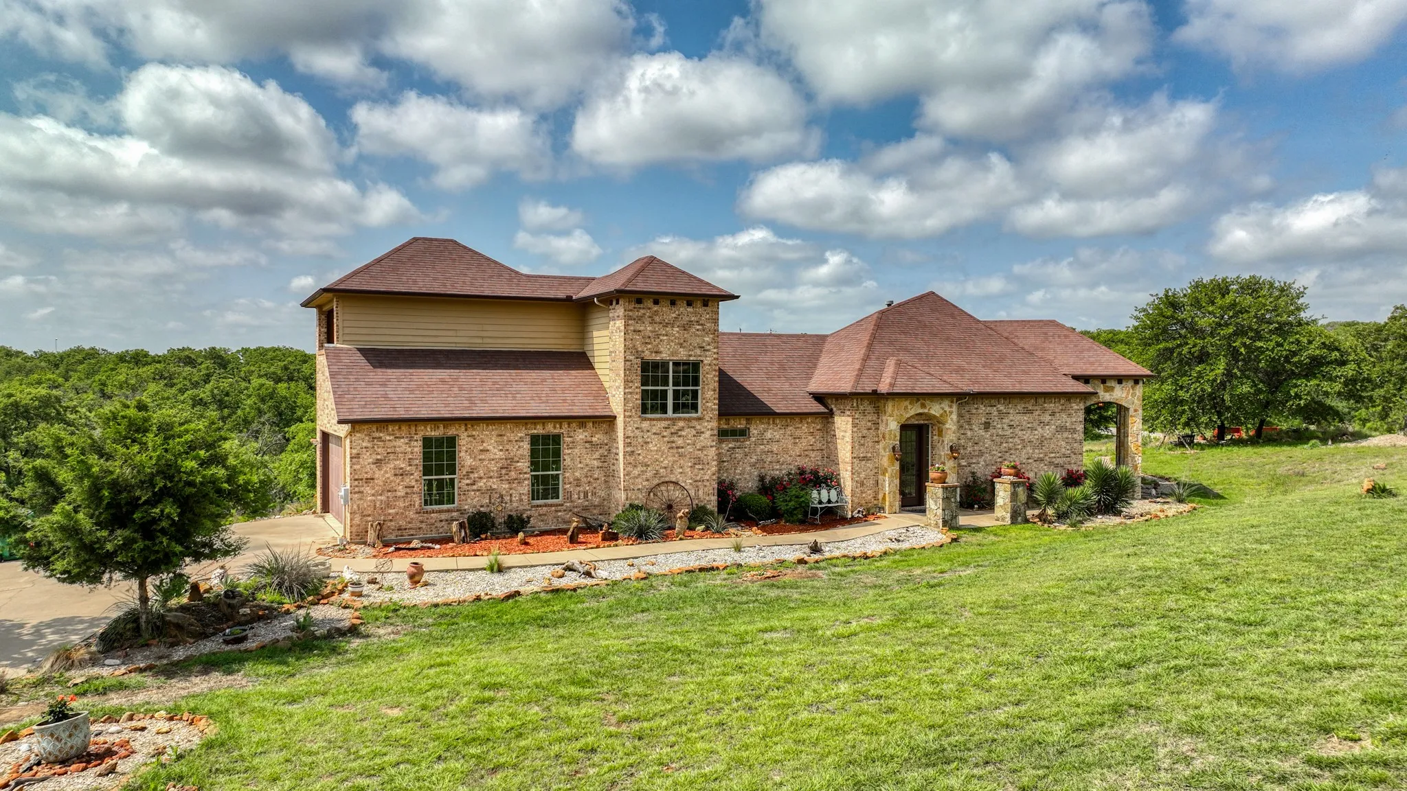 Single Family Residence For Sale in Palo Pinto County , 840 Hensley Road, Gordon, Texas 76453, 3 Bedroom, 2 Bathroom, 2 Garage spaces, 2,354 Sqft, built in 2010, mls#20922362, Real Estate Agent in Gordon, Homes For Sale in Palo Pinto county, Homes For Sale in Gordon, Realtor in Gordon Texas, Real Estate Brokerage Independent Realty Texas, Luminita Cordes Realtor