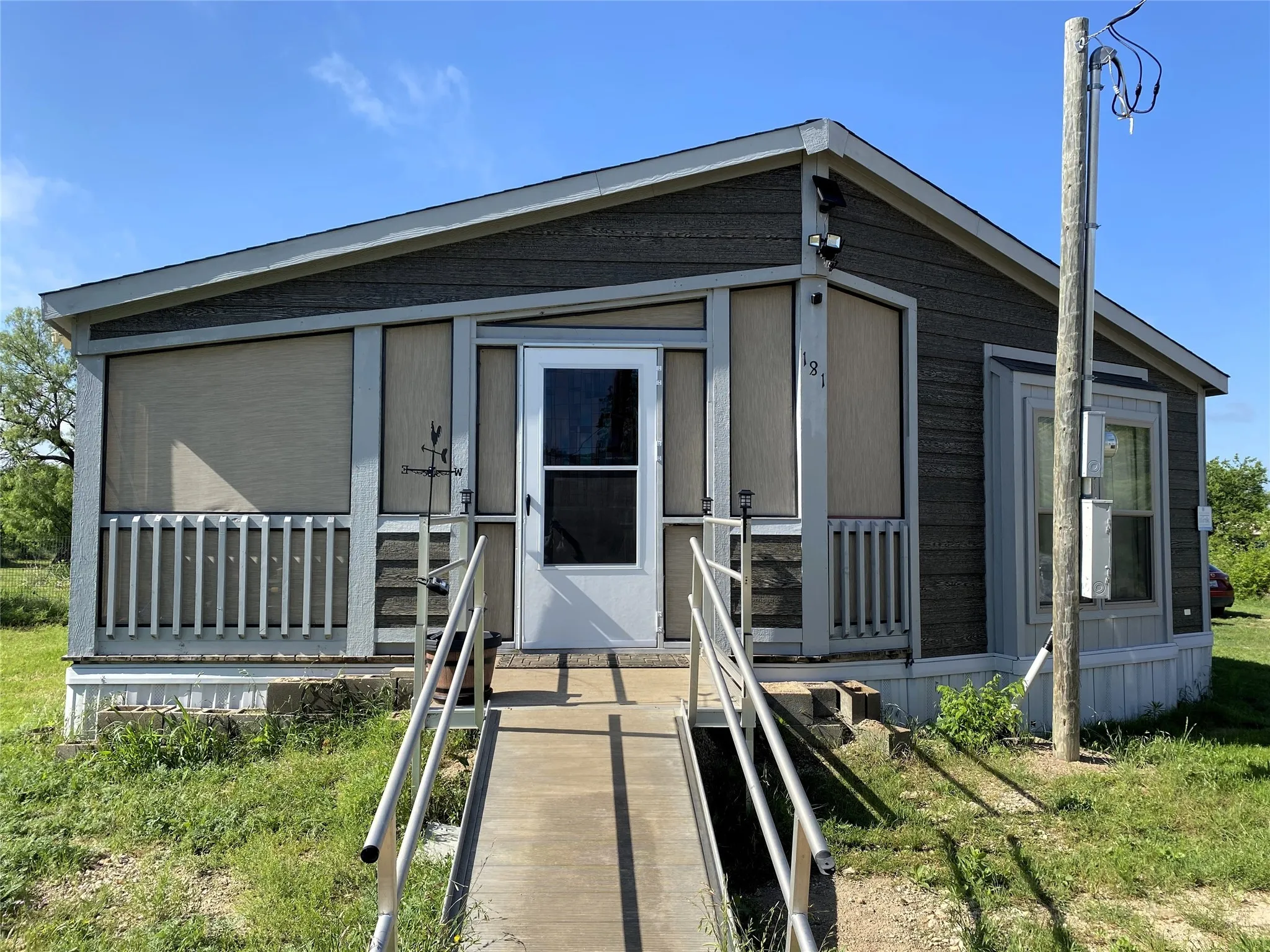 Manufactured Home For Sale in Coleman County , 181 Mountain Street, Burkett, Texas 76828, 3 Bedroom, 2 Bathroom, 2 Garage spaces, 1,773 Sqft, built in 2014, Preowned, mls#20925328, Real Estate Agent in Burkett, Homes For Sale in Coleman county, Homes For Sale in Burkett, Realtor in Burkett Texas, Real Estate Brokerage Independent Realty Texas, Luminita Cordes Realtor