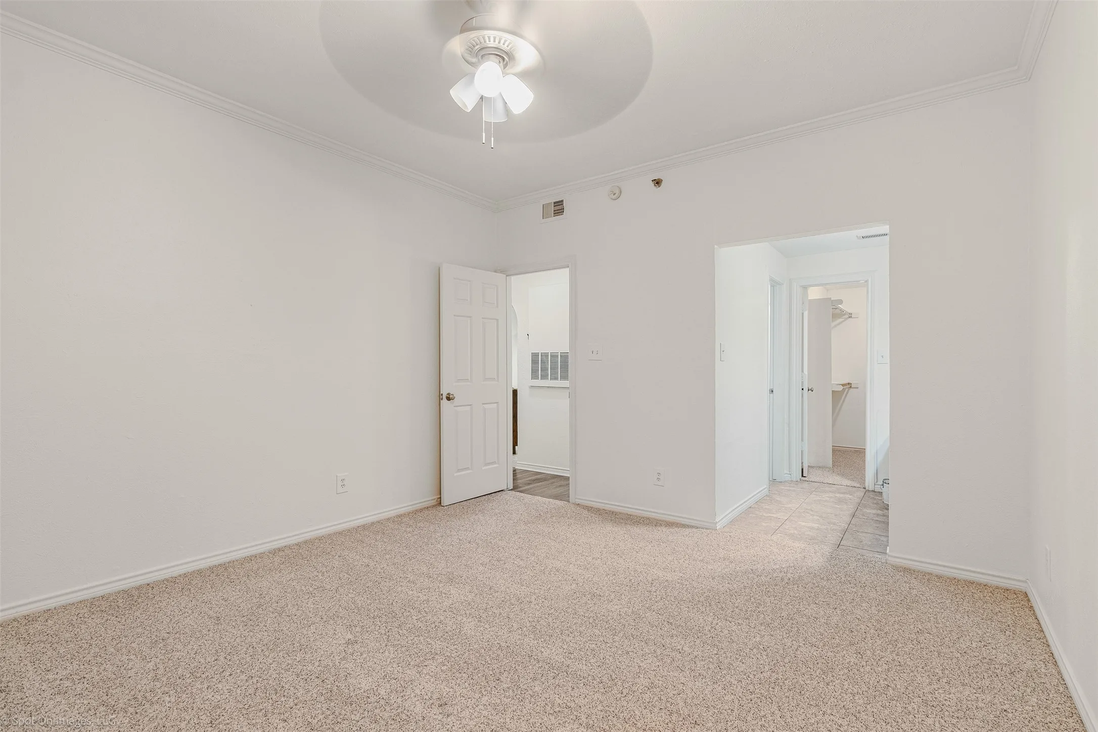 Condominium For Sale in Dallas County , 1010 Allen Street 213, Dallas, Texas 75204, 1 Bedroom, 1 Bathroom, 2 Garage spaces, 967 Sqft, built in 1983, Price $199,900, mls#20927178, Real Estate Agent in Dallas, Homes For Sale in Dallas county, Homes For Sale in Dallas, Realtor in Dallas Texas, Real Estate Brokerage Independent Realty Texas, Luminita Cordes Realtor