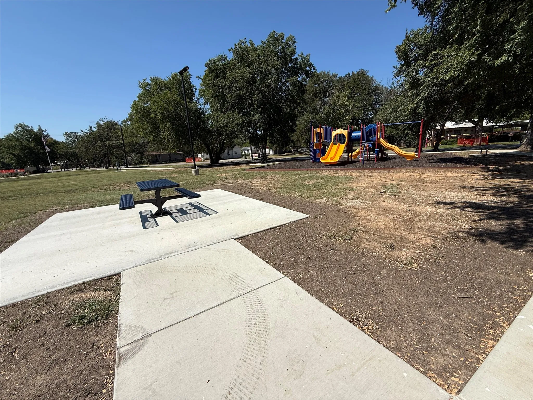 View of grassy yard