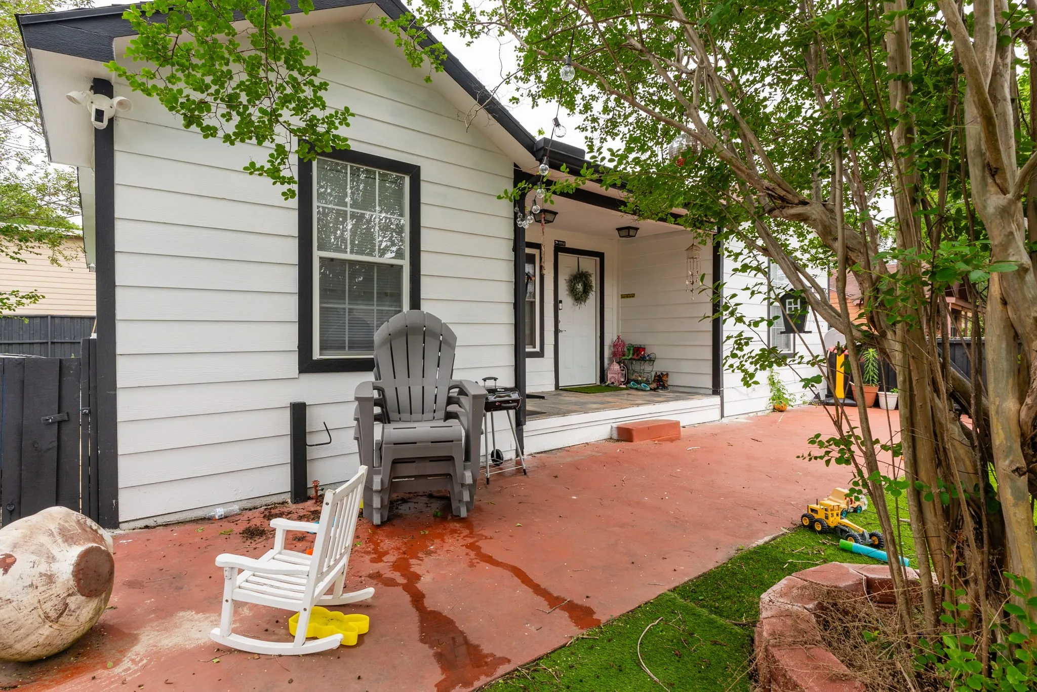 Single Family Residence For Sale in Dallas County , 1100 Hillburn Drive, Dallas, Texas 75217, 3 Bedroom, 3 Bathroom, Garage spaces, 1,608 Sqft, built in 1940, Price $275,000, mls#20926411, Real Estate Agent in Dallas, Homes For Sale in Dallas county, Homes For Sale in Dallas, Realtor in Dallas Texas, Real Estate Brokerage Independent Realty Texas, Luminita Cordes Realtor