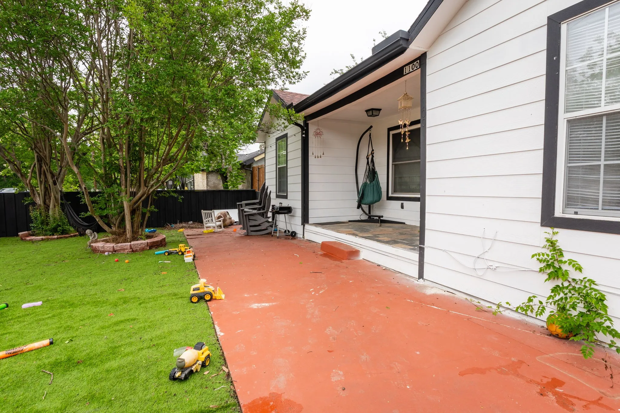 Single Family Residence For Sale in Dallas County , 1100 Hillburn Drive, Dallas, Texas 75217, 3 Bedroom, 3 Bathroom, Garage spaces, 1,608 Sqft, built in 1940, Price $275,000, mls#20926411, Real Estate Agent in Dallas, Homes For Sale in Dallas county, Homes For Sale in Dallas, Realtor in Dallas Texas, Real Estate Brokerage Independent Realty Texas, Luminita Cordes Realtor