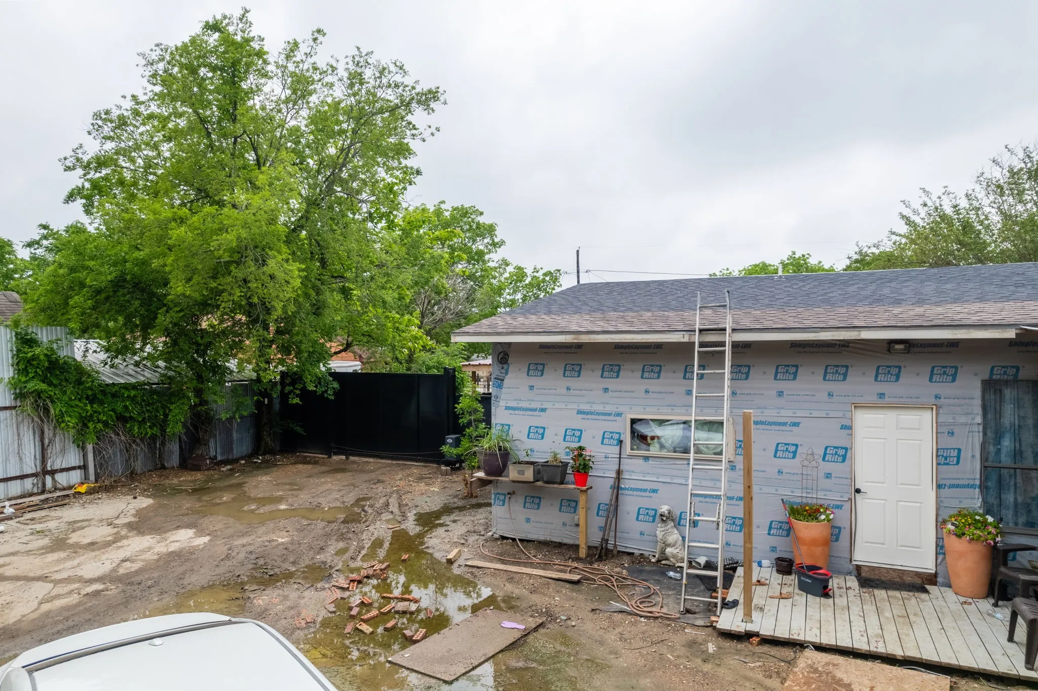 Single Family Residence For Sale in Dallas County , 1100 Hillburn Drive, Dallas, Texas 75217, 3 Bedroom, 3 Bathroom, Garage spaces, 1,608 Sqft, built in 1940, Price $275,000, mls#20926411, Real Estate Agent in Dallas, Homes For Sale in Dallas county, Homes For Sale in Dallas, Realtor in Dallas Texas, Real Estate Brokerage Independent Realty Texas, Luminita Cordes Realtor