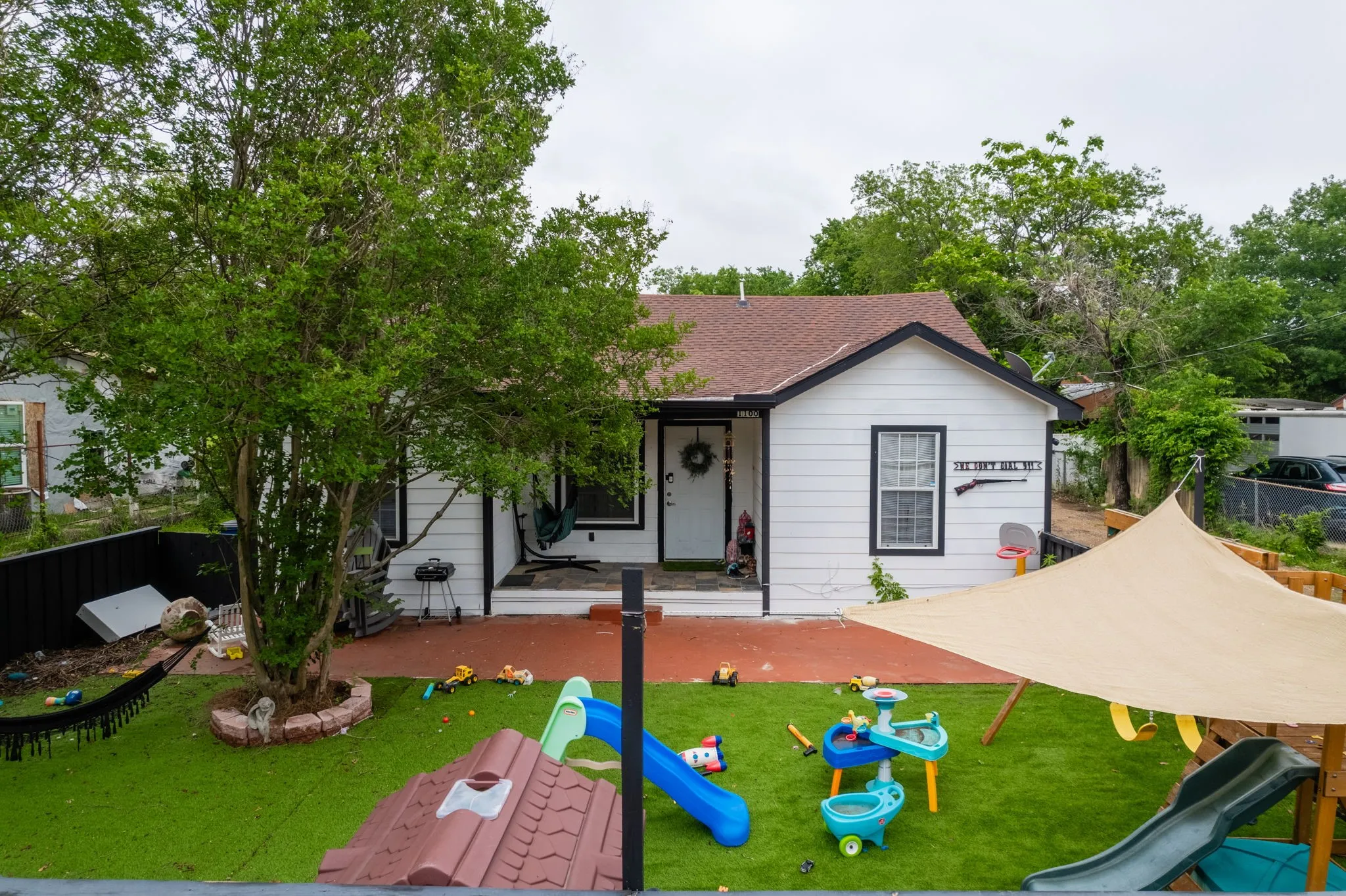 Single Family Residence For Sale in Dallas County , 1100 Hillburn Drive, Dallas, Texas 75217, 3 Bedroom, 3 Bathroom, Garage spaces, 1,608 Sqft, built in 1940, Price $275,000, mls#20926411, Real Estate Agent in Dallas, Homes For Sale in Dallas county, Homes For Sale in Dallas, Realtor in Dallas Texas, Real Estate Brokerage Independent Realty Texas, Luminita Cordes Realtor