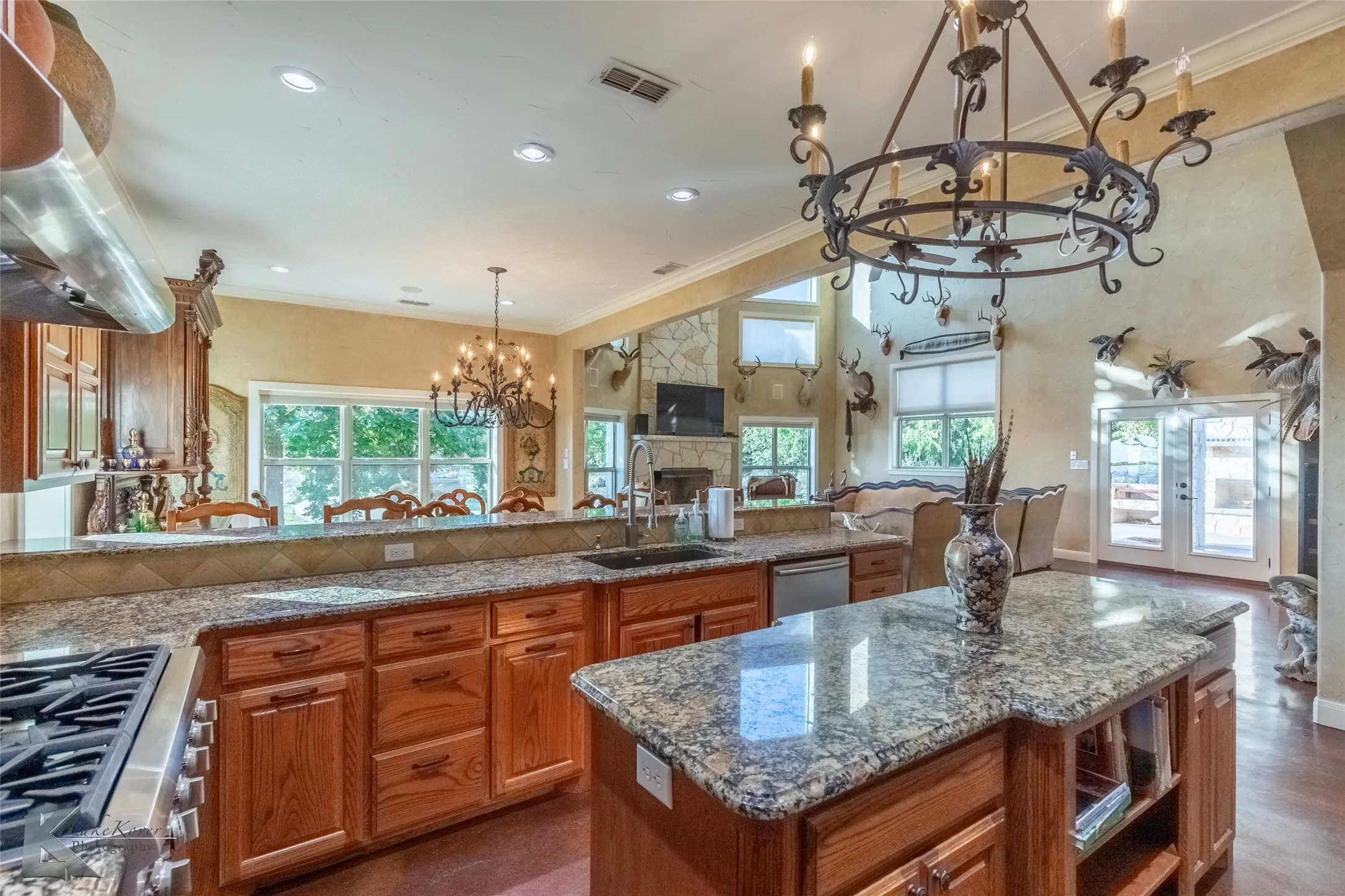 Single Family Residence For Sale in Coleman County , 671 County Road 108, Santa Anna, Texas 76878, 3 Bedroom, 3 Bathroom, 3 Garage spaces, 3,019 Sqft, built in 2011, Preowned, mls#20928374, Real Estate Agent in Santa Anna, Homes For Sale in Coleman county, Homes For Sale in Santa Anna, Realtor in Santa Anna Texas, Real Estate Brokerage Independent Realty Texas, Luminita Cordes Realtor