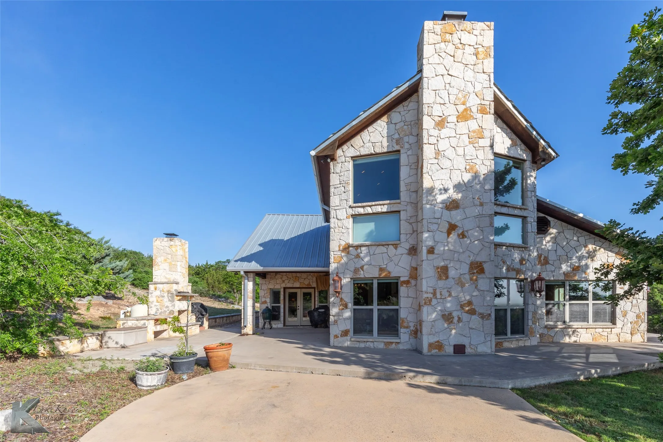 Single Family Residence For Sale in Coleman County , 671 County Road 108, Santa Anna, Texas 76878, 3 Bedroom, 3 Bathroom, 3 Garage spaces, 3,019 Sqft, built in 2011, Preowned, mls#20928374, Real Estate Agent in Santa Anna, Homes For Sale in Coleman county, Homes For Sale in Santa Anna, Realtor in Santa Anna Texas, Real Estate Brokerage Independent Realty Texas, Luminita Cordes Realtor