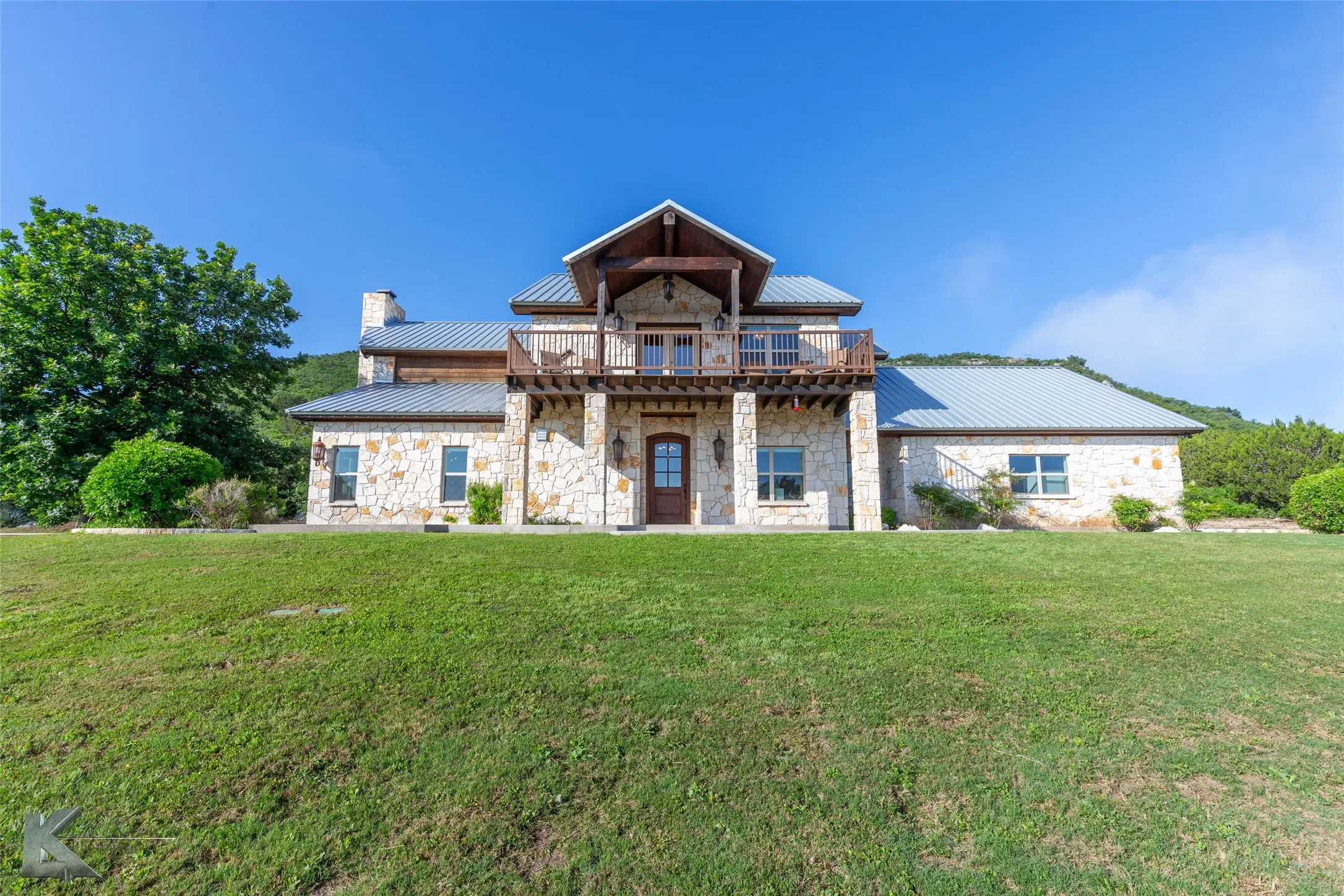 Single Family Residence For Sale in Coleman County , 671 County Road 108, Santa Anna, Texas 76878, 3 Bedroom, 3 Bathroom, 3 Garage spaces, 3,019 Sqft, built in 2011, Preowned, mls#20928374, Real Estate Agent in Santa Anna, Homes For Sale in Coleman county, Homes For Sale in Santa Anna, Realtor in Santa Anna Texas, Real Estate Brokerage Independent Realty Texas, Luminita Cordes Realtor