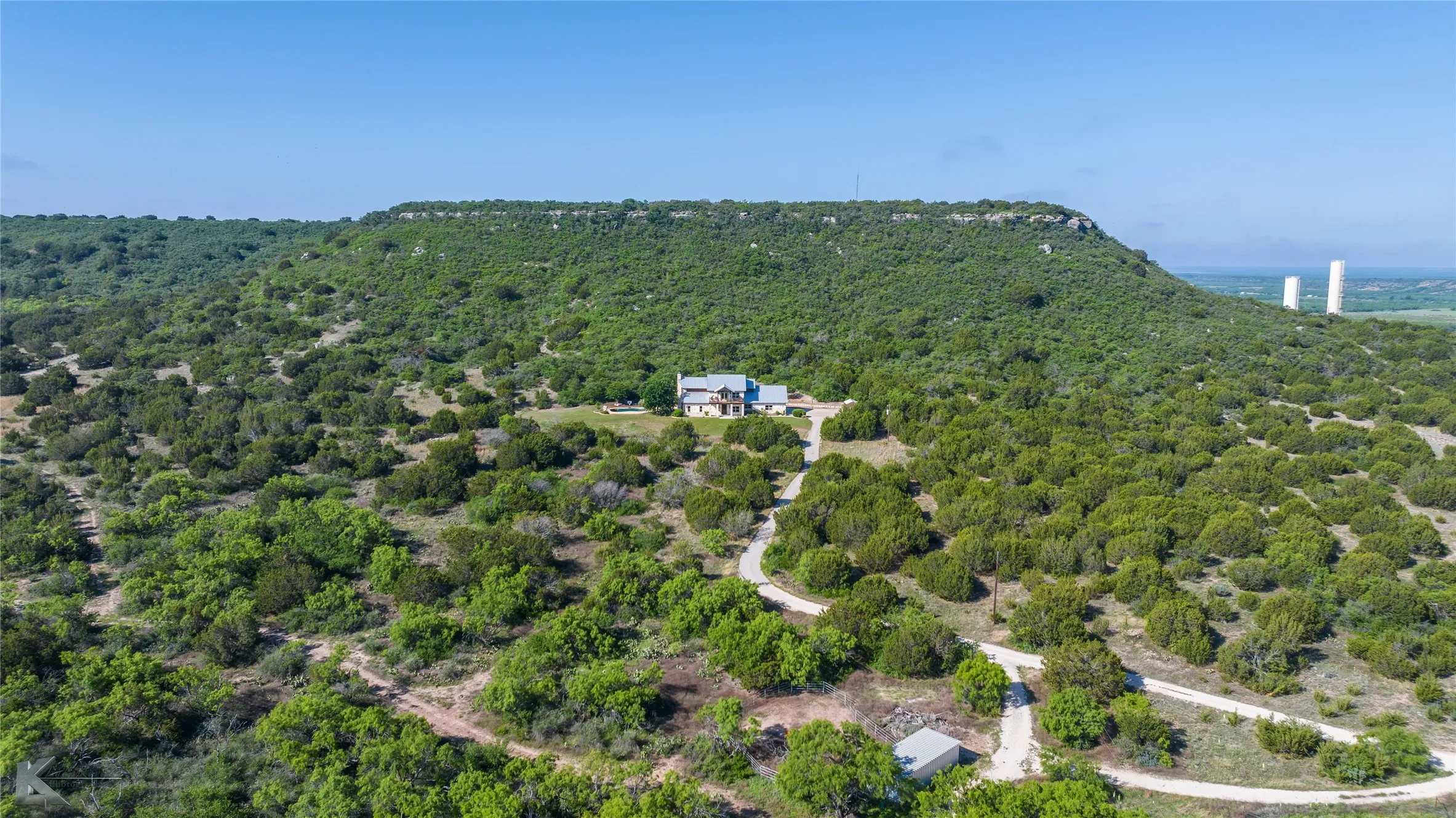 Single Family Residence For Sale in Coleman County , 671 County Road 108, Santa Anna, Texas 76878, 3 Bedroom, 3 Bathroom, 3 Garage spaces, 3,019 Sqft, built in 2011, Preowned, mls#20928374, Real Estate Agent in Santa Anna, Homes For Sale in Coleman county, Homes For Sale in Santa Anna, Realtor in Santa Anna Texas, Real Estate Brokerage Independent Realty Texas, Luminita Cordes Realtor