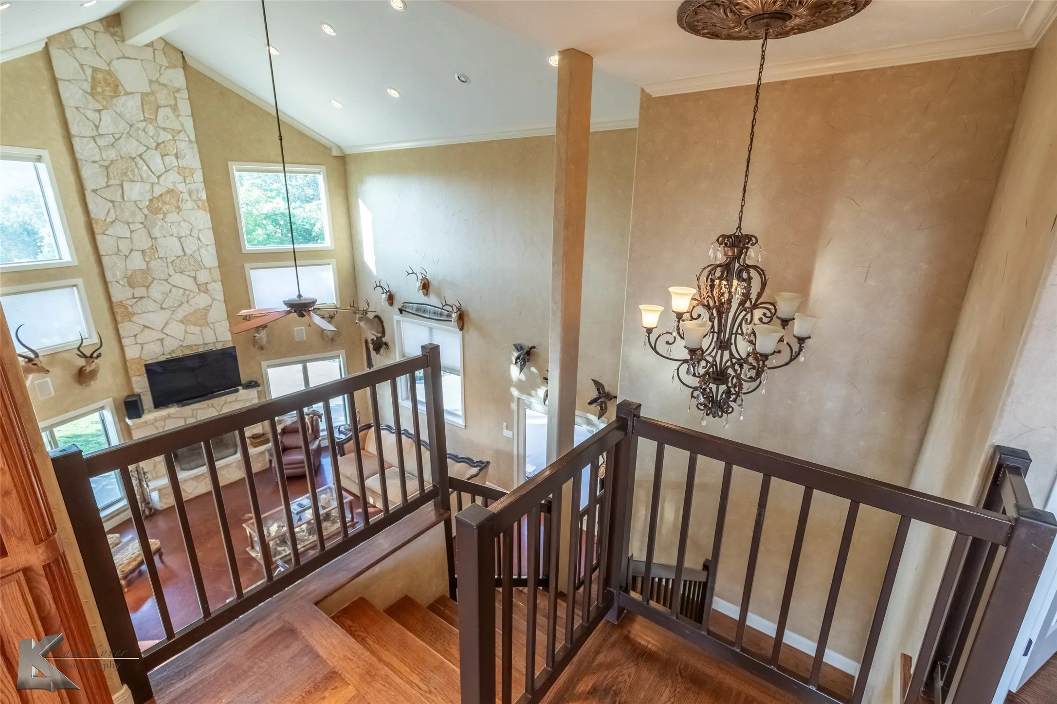 Single Family Residence For Sale in Coleman County , 671 County Road 108, Santa Anna, Texas 76878, 3 Bedroom, 3 Bathroom, 3 Garage spaces, 3,019 Sqft, built in 2011, Preowned, mls#20928374, Real Estate Agent in Santa Anna, Homes For Sale in Coleman county, Homes For Sale in Santa Anna, Realtor in Santa Anna Texas, Real Estate Brokerage Independent Realty Texas, Luminita Cordes Realtor