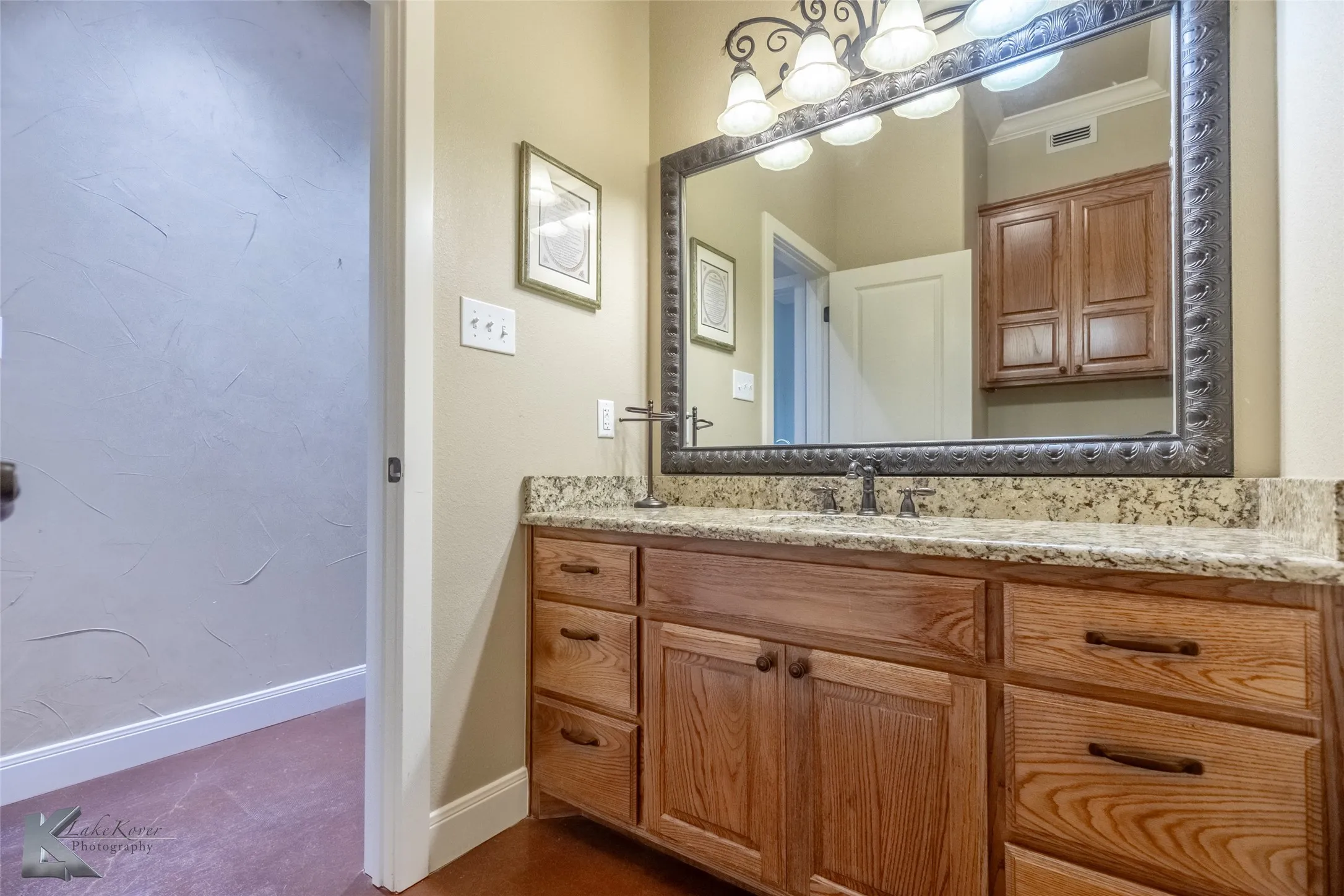 Single Family Residence For Sale in Coleman County , 671 County Road 108, Santa Anna, Texas 76878, 3 Bedroom, 3 Bathroom, 3 Garage spaces, 3,019 Sqft, built in 2011, Preowned, mls#20928374, Real Estate Agent in Santa Anna, Homes For Sale in Coleman county, Homes For Sale in Santa Anna, Realtor in Santa Anna Texas, Real Estate Brokerage Independent Realty Texas, Luminita Cordes Realtor